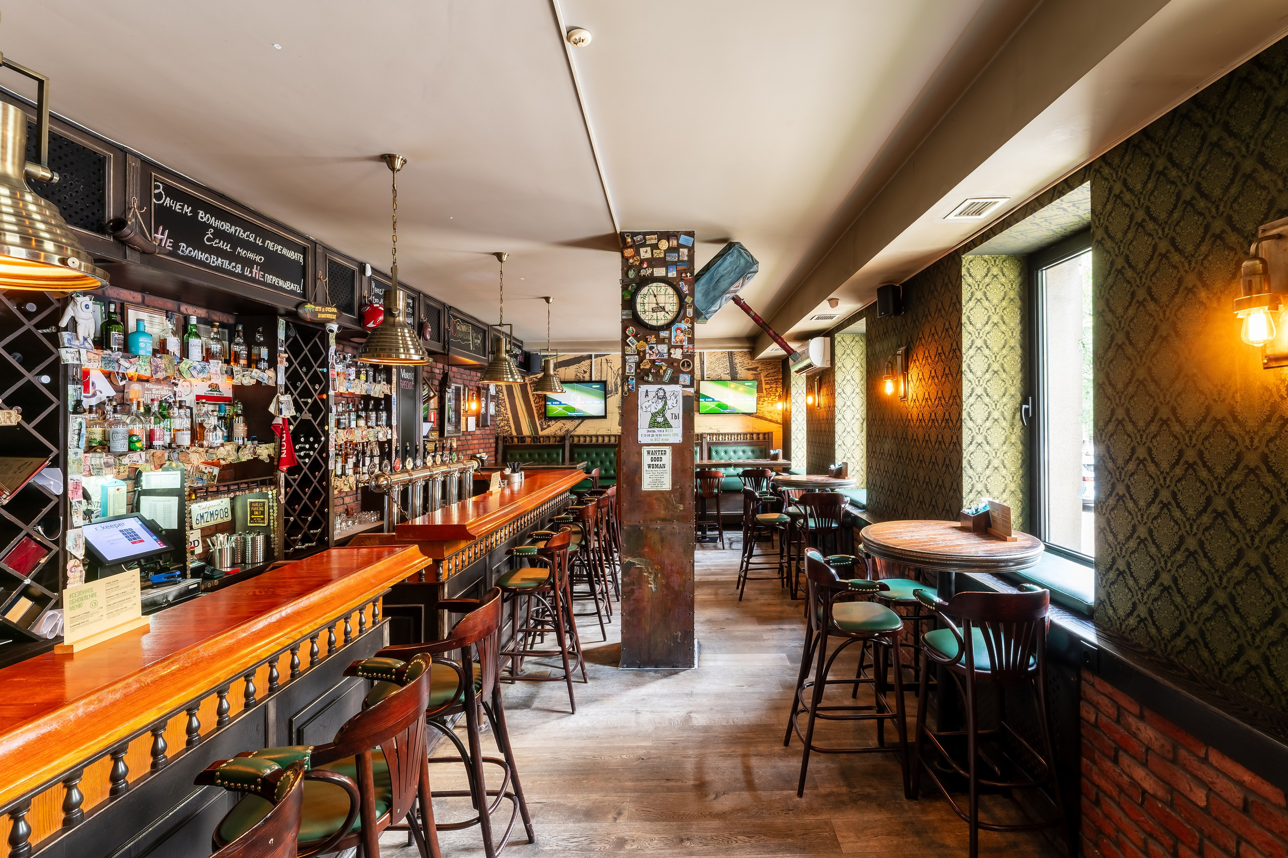 Алматы, William Lawson's 13 — легендарный паб, открытый в 2015 году, ставший вторым домом для многих алматинцев, Алматы, июнь 2024. Интерьерный фотограф Алматы