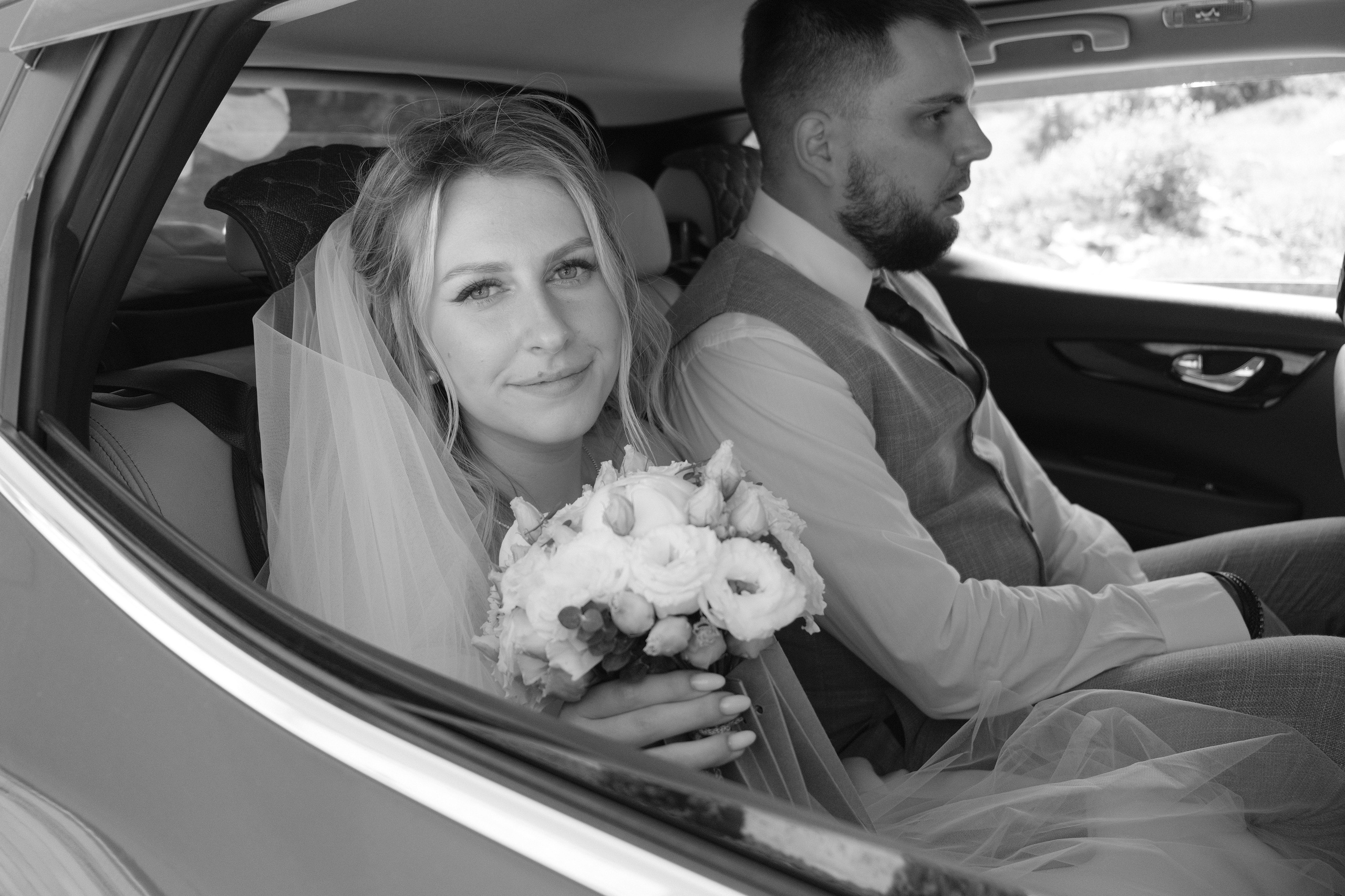 Свадебная фотосессия в Старая ялтинская дорога, фотолент. Профессиональная фотосъемка в Крыму. Натуральные эмоции и живые кадры. Забронируйте дату прямо сейчас!