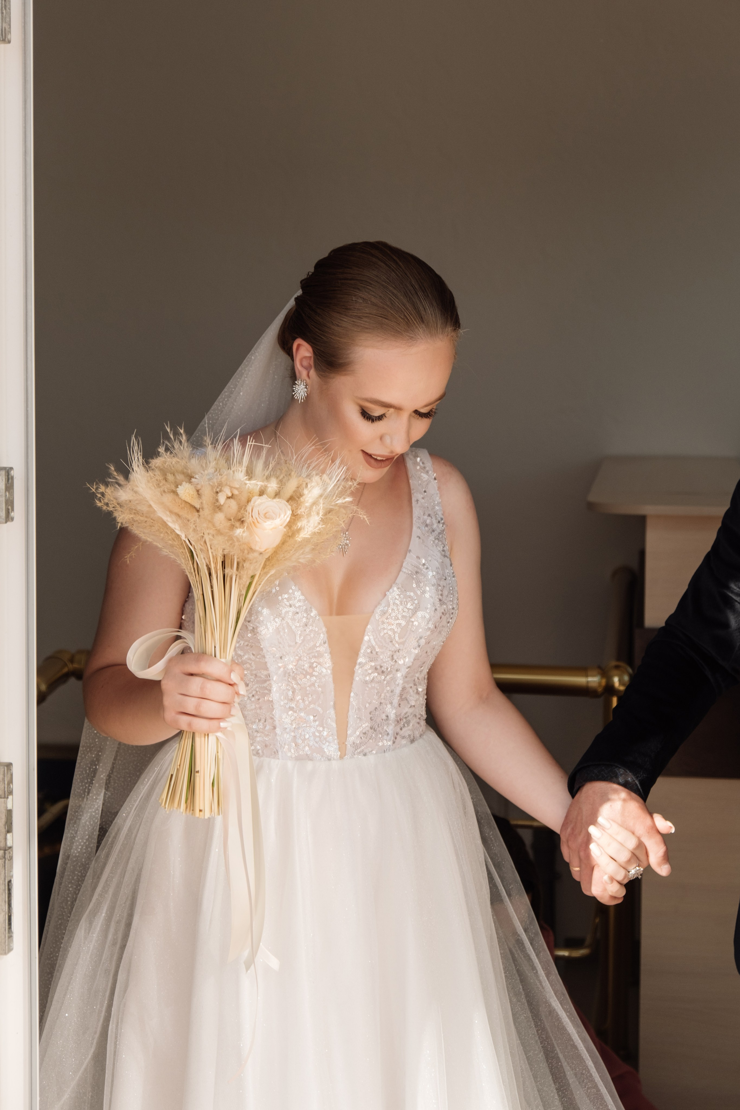 Свадебный ретопртаж. Профессиональная фотосъемка в Крыму. Натуральные эмоции и живые кадры. Забронируйте дату прямо сейчас!