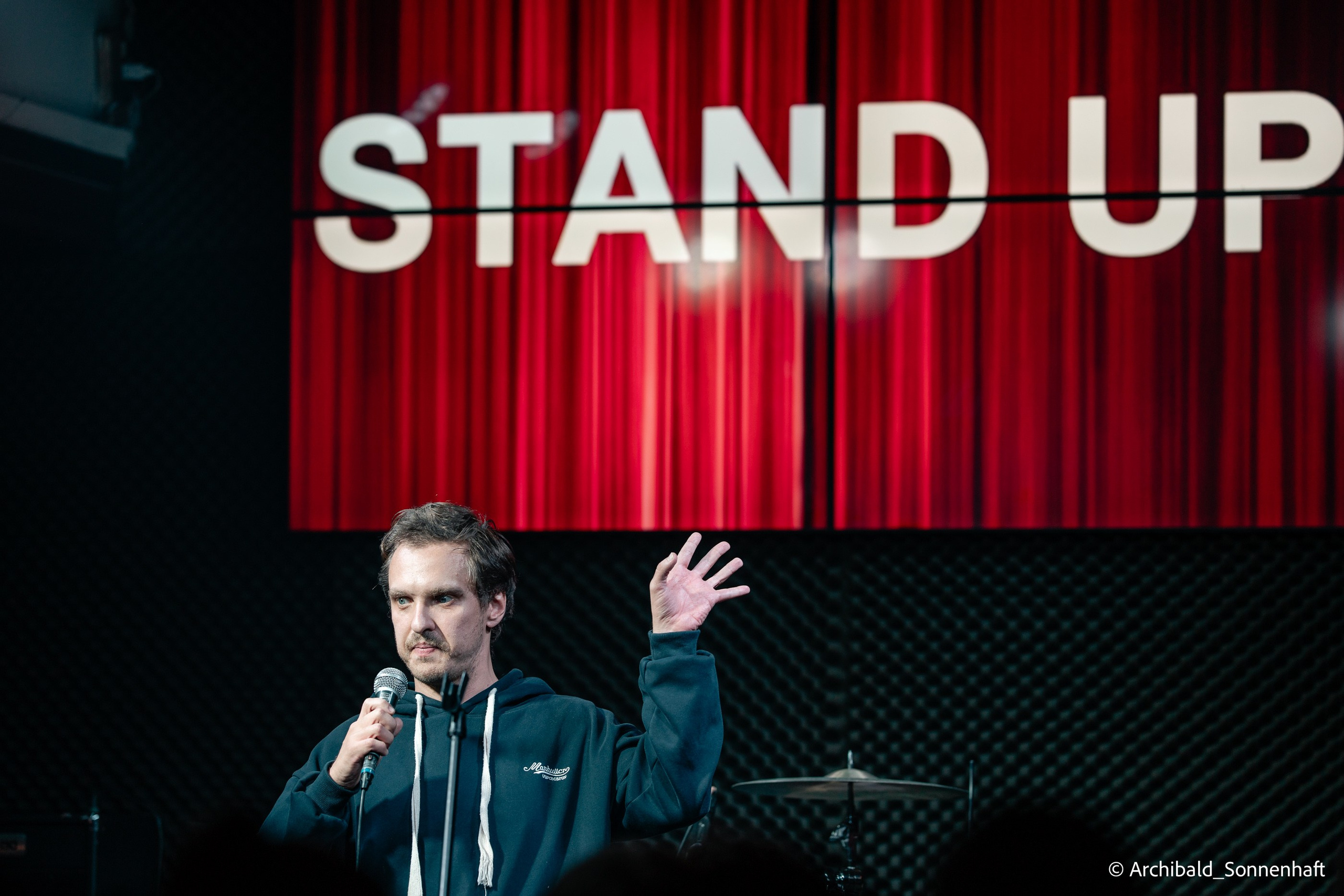Cat, squirrel, japanese food and stand-up. Photographer in Guangzhou, China. Archibald Sonnenhaft
