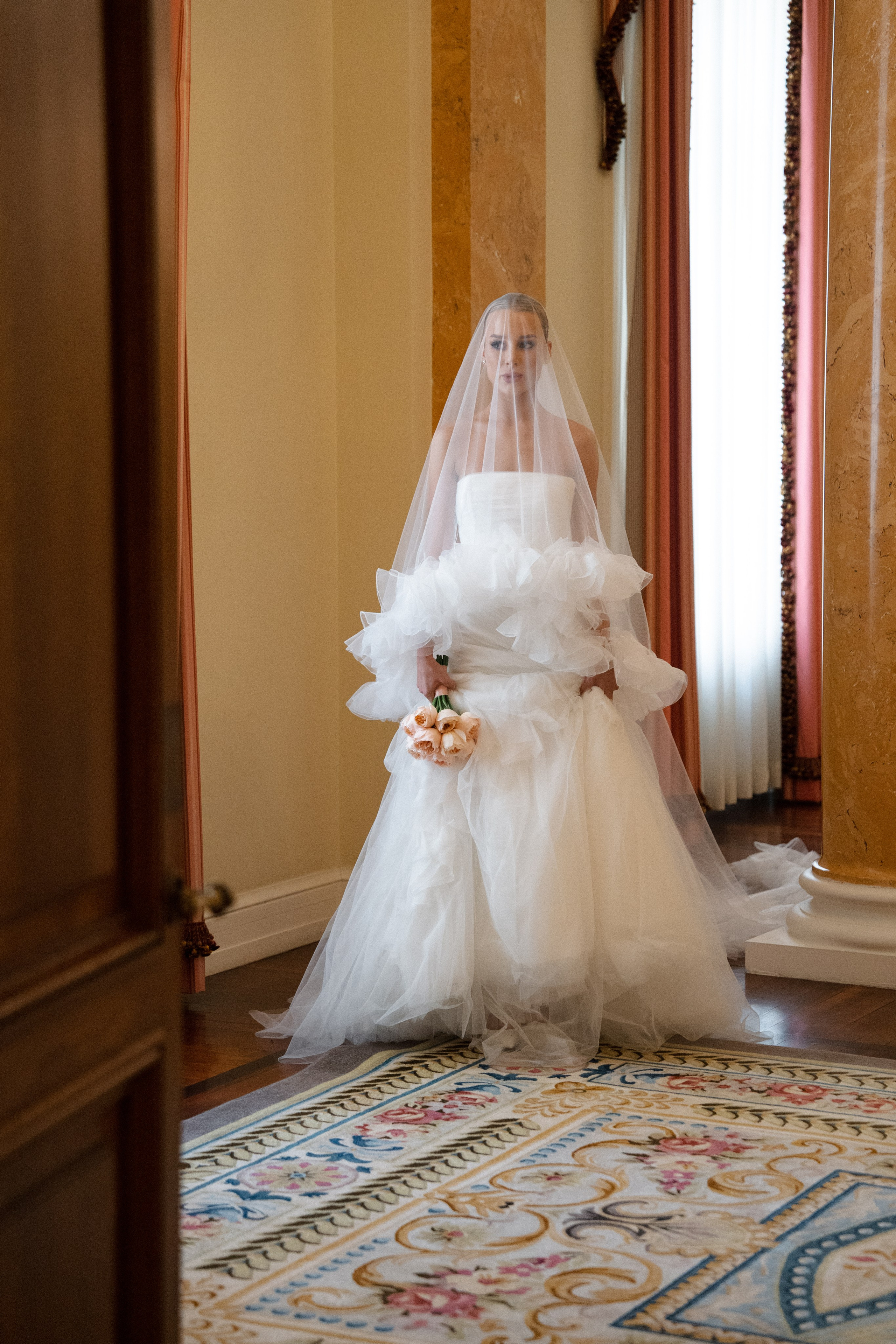 Анна Сергей. Камерная свадьба в Фосизонс в стиле неоклассика. Свадебный фотограф организатор в Санкт-Петербурге Ассоль Опарина