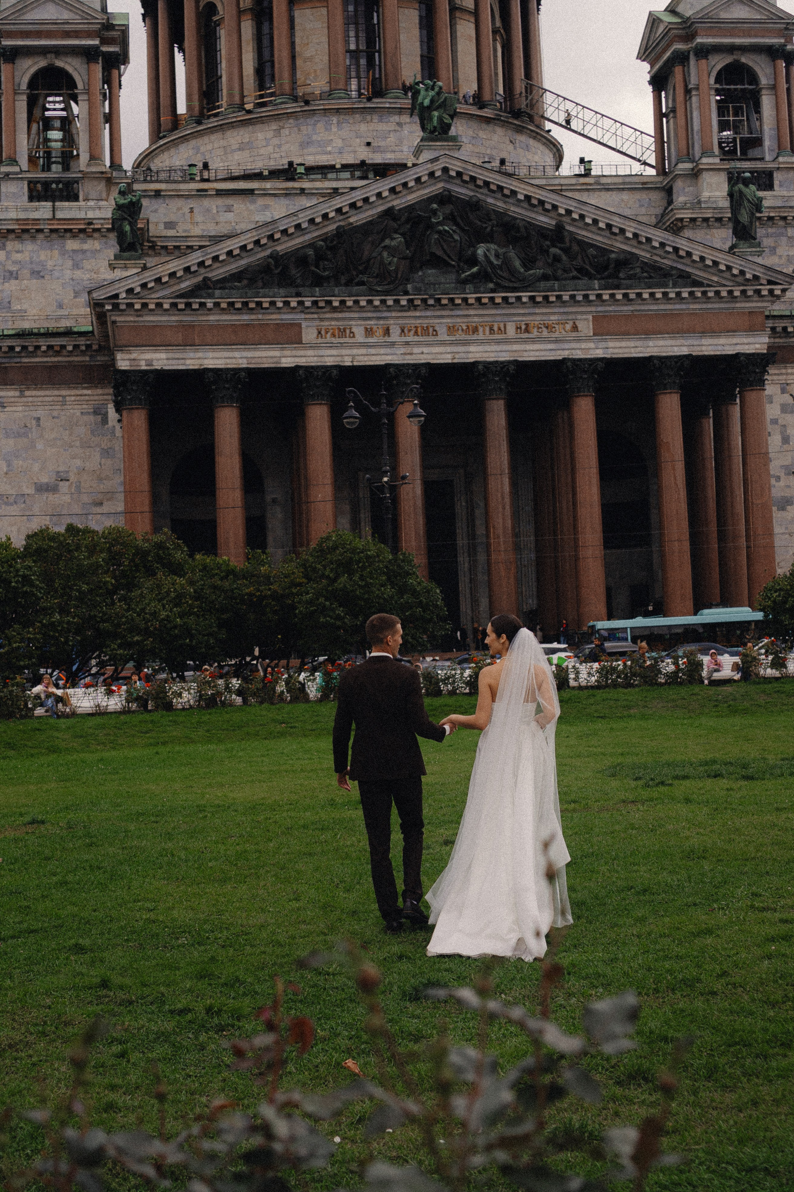 СВАДЕБНАЯ ПРОГУЛКА В САНТК-ПЕТЕРБУРГЕ (ИСАКИЕВСКИЙ СОБОР, ЗИМНЯЯ КАНАВКА, ЭРМИТАЖ И БОЛЬШАЯ МОРСКАЯ УЛИЦА). Профессиональный фотограф, Санкт-Петербург — Виктория Богомолова