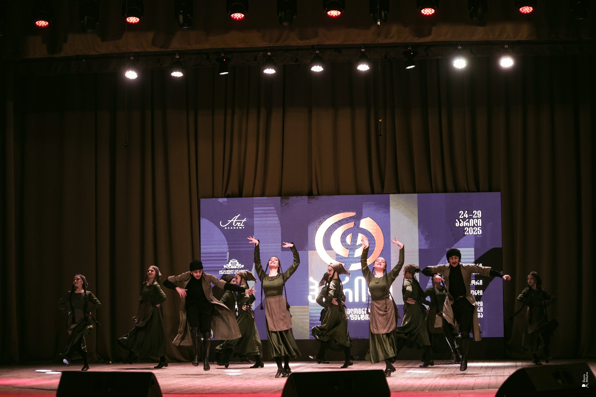 Танцы в Хоби. Портретный фотограф Денис Милютин