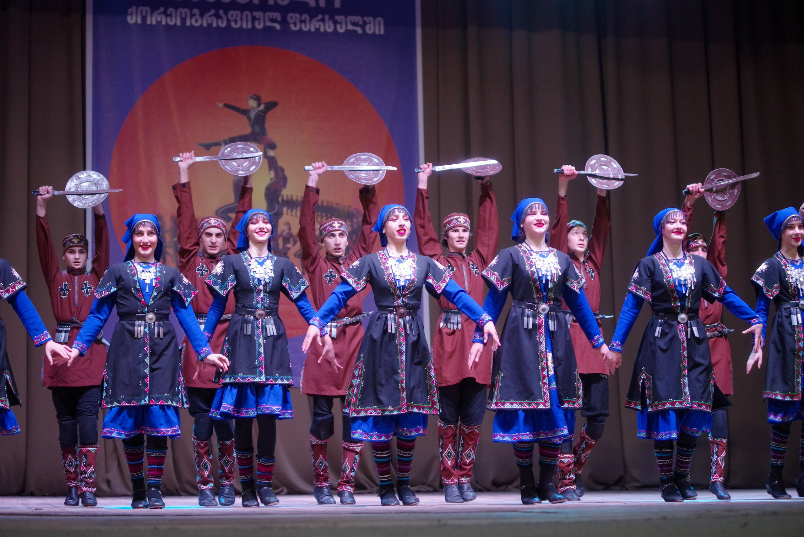 Грузинский танец. Портретный фотограф Денис Милютин