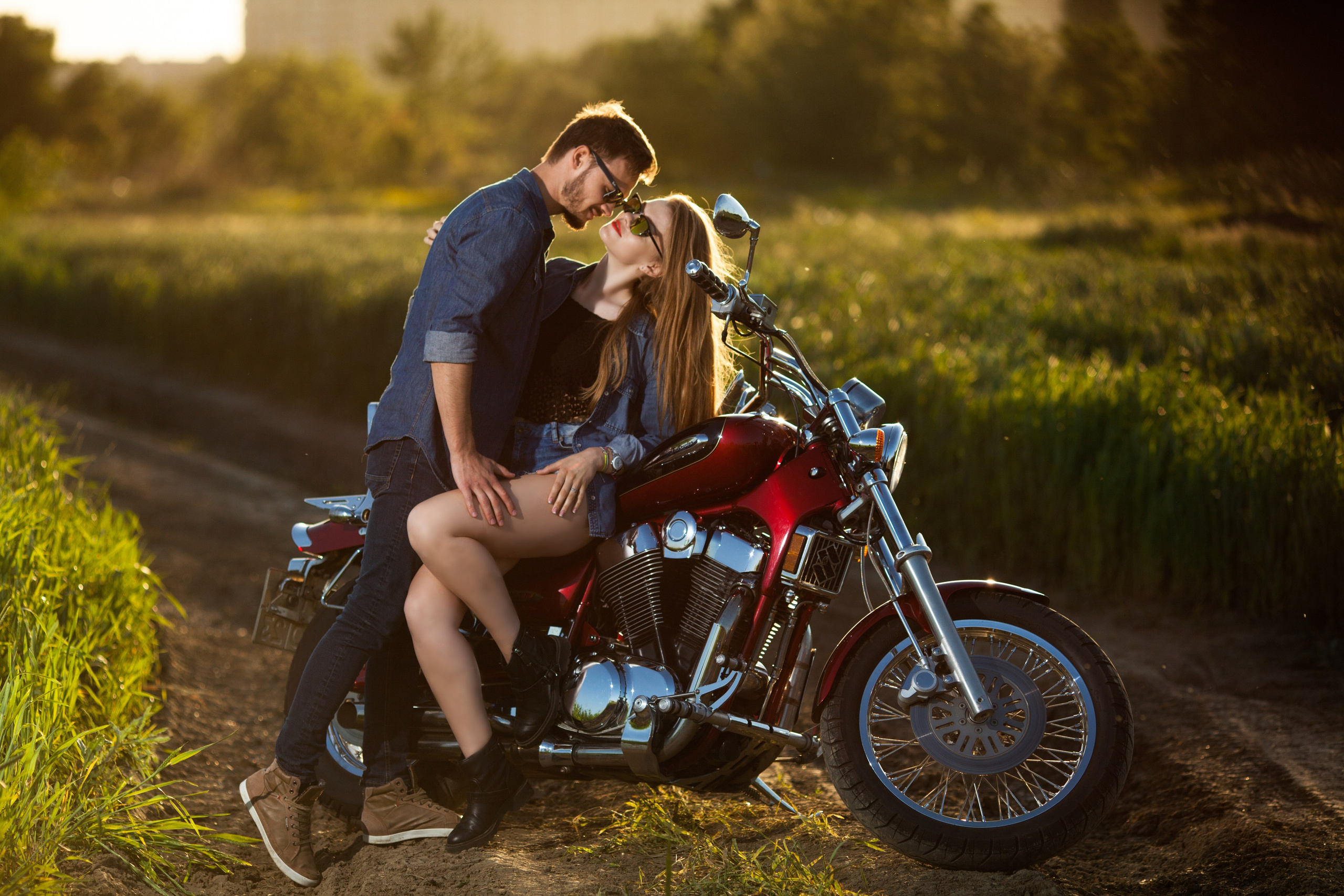 Сергей, Евгения и мотоцикл. Семейный и детский фотограф в Краснодаре Брусилова Марина