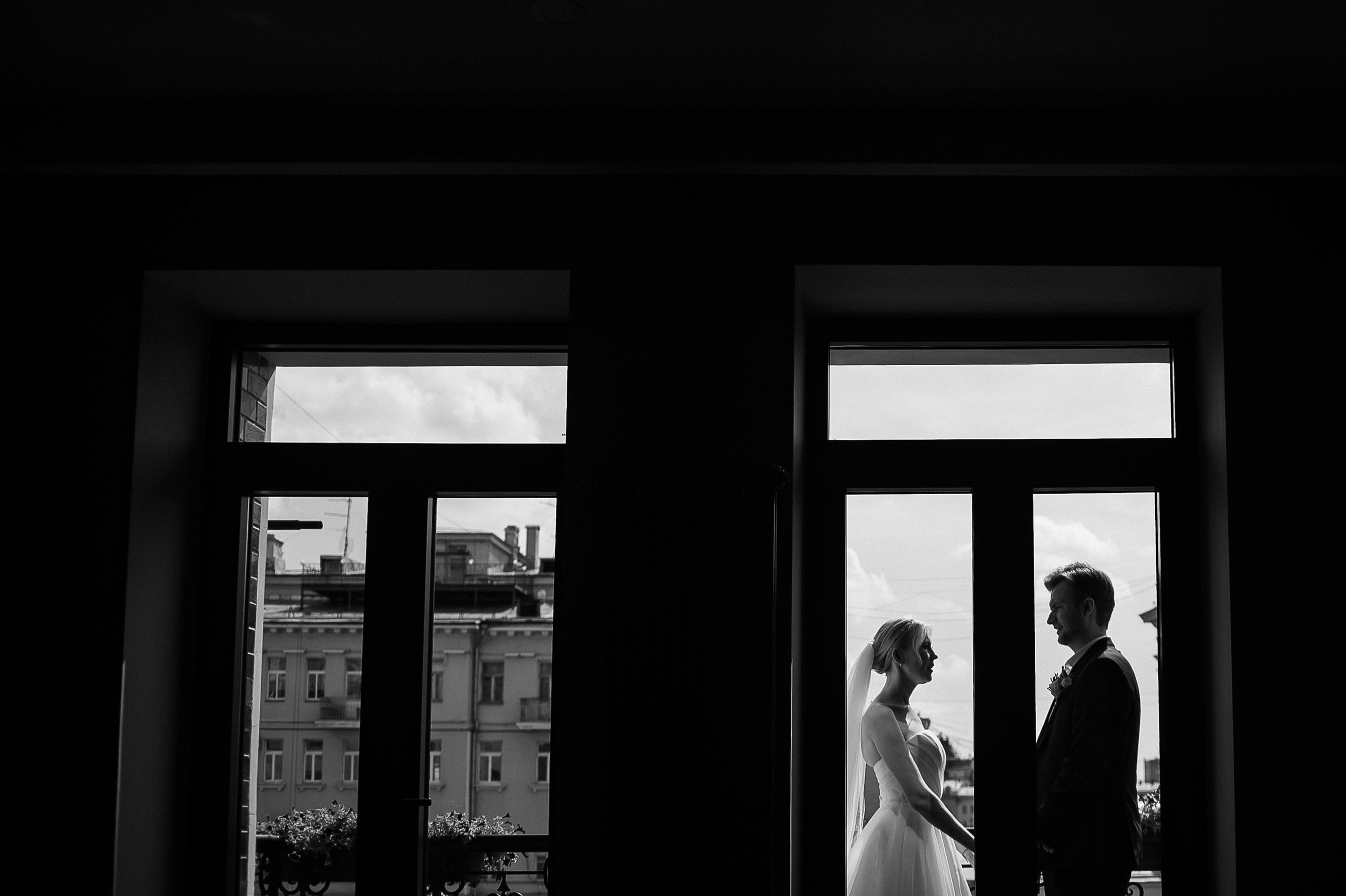 Силуэтный кадр на свадьбе