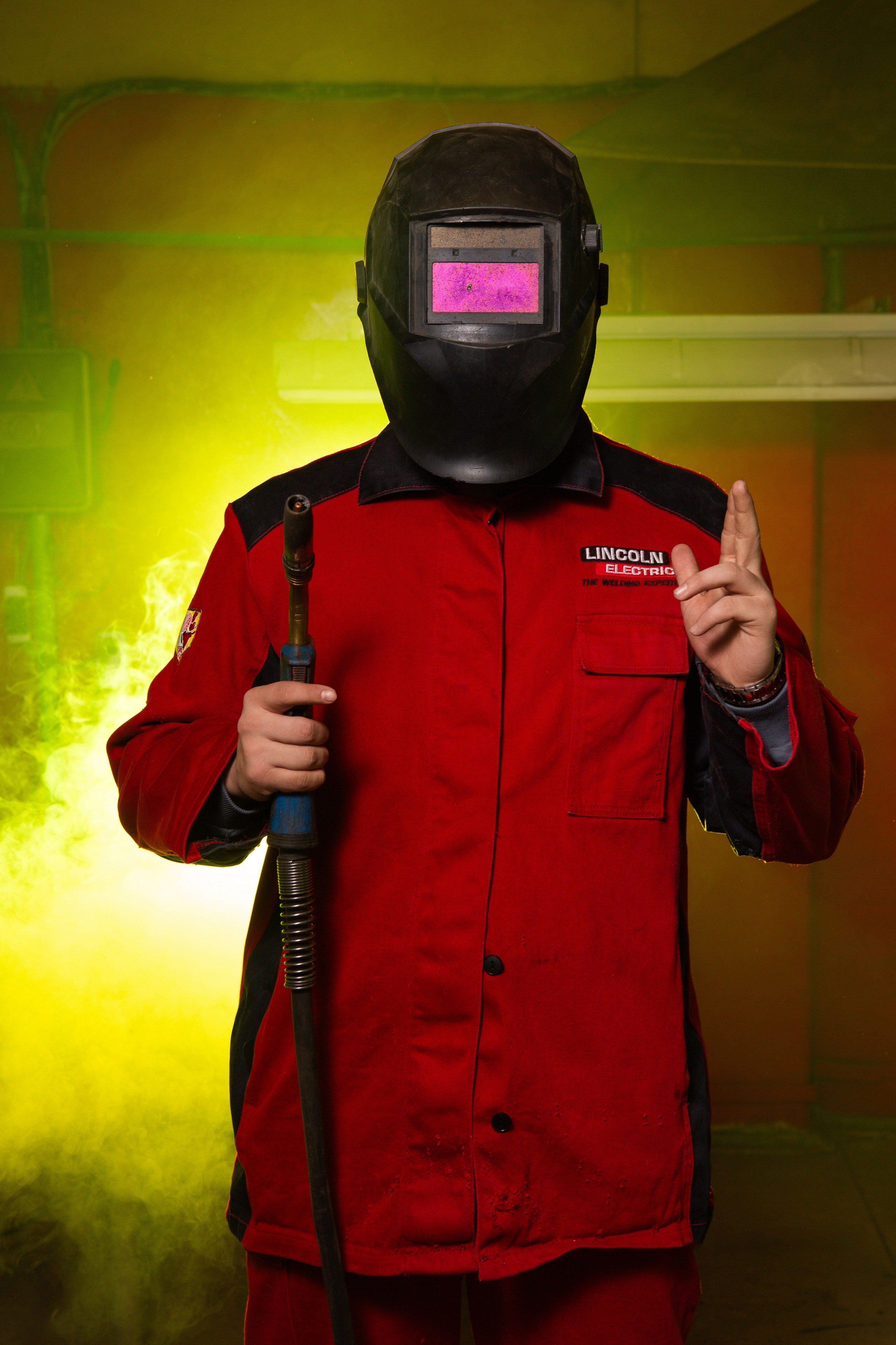 Портретная Фотосессия в Цеху для Выпускников Сварщиков | Твой Альбом Мценск. ТВОЙ АЛЬБОМ / ТВОИ ПРАВИЛА