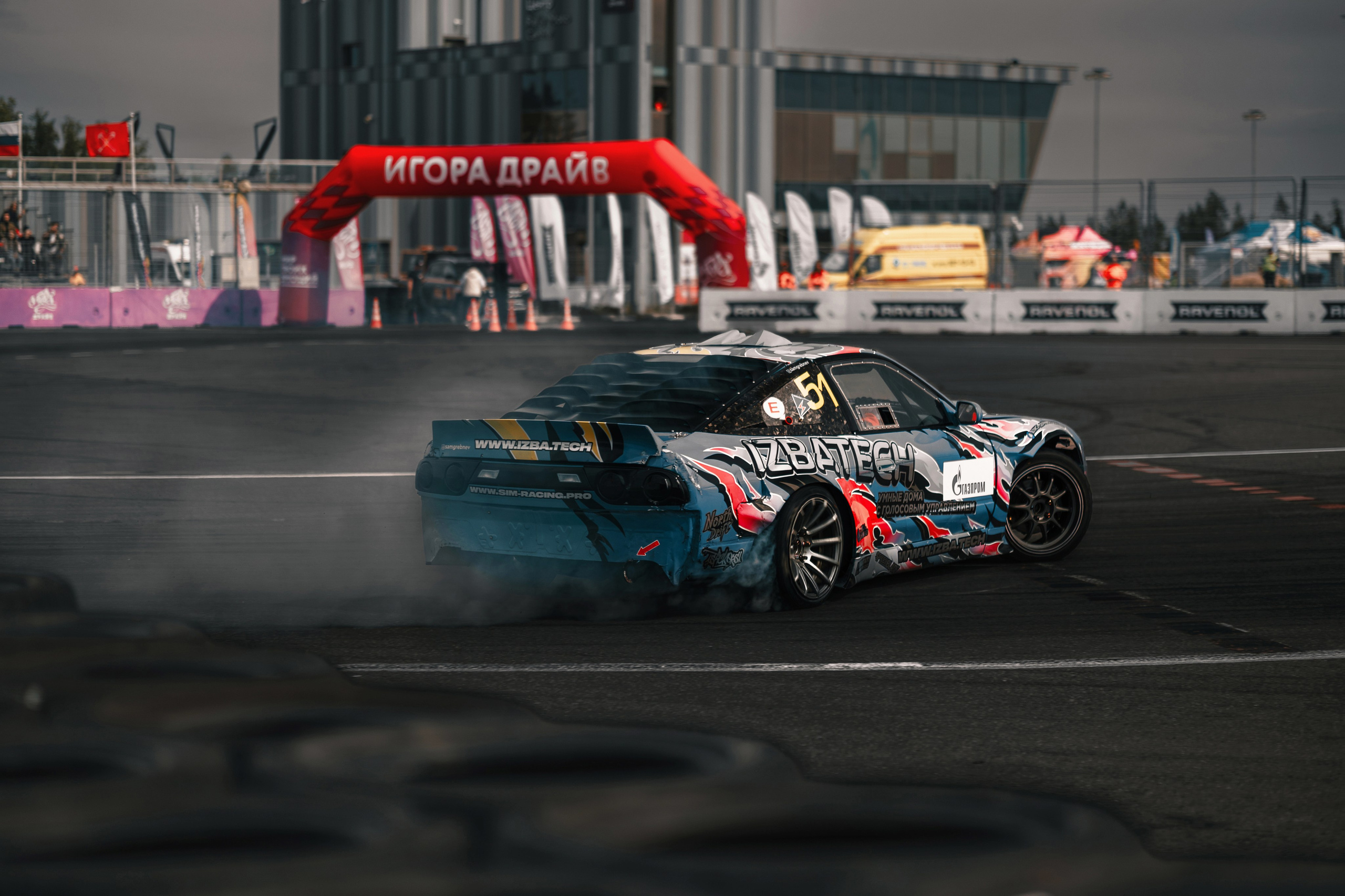 IDDC Этап 2: Бетонный Колизей и блогеры в деле