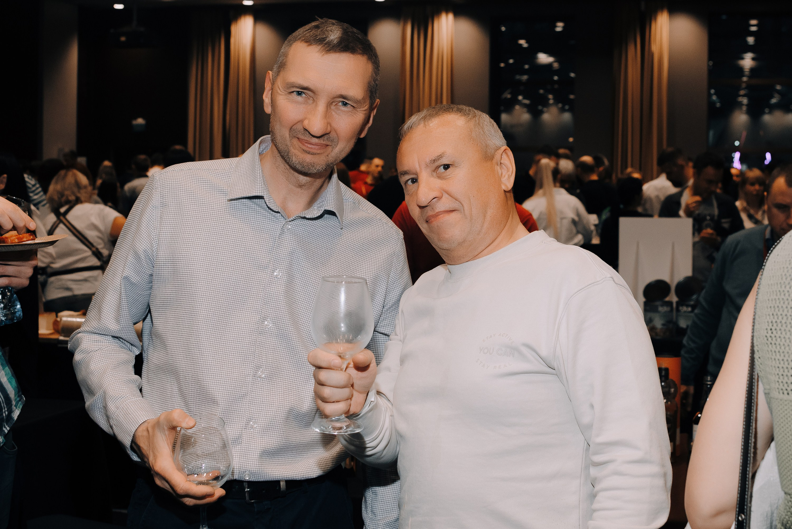 ФЕСТИВАЛЬ ВИНА И КРЕПКИХ НАПИТКОВ МАВТ-ВИНОТЕКА. Репортажный фотограф Зуев Роман г. Челябинск