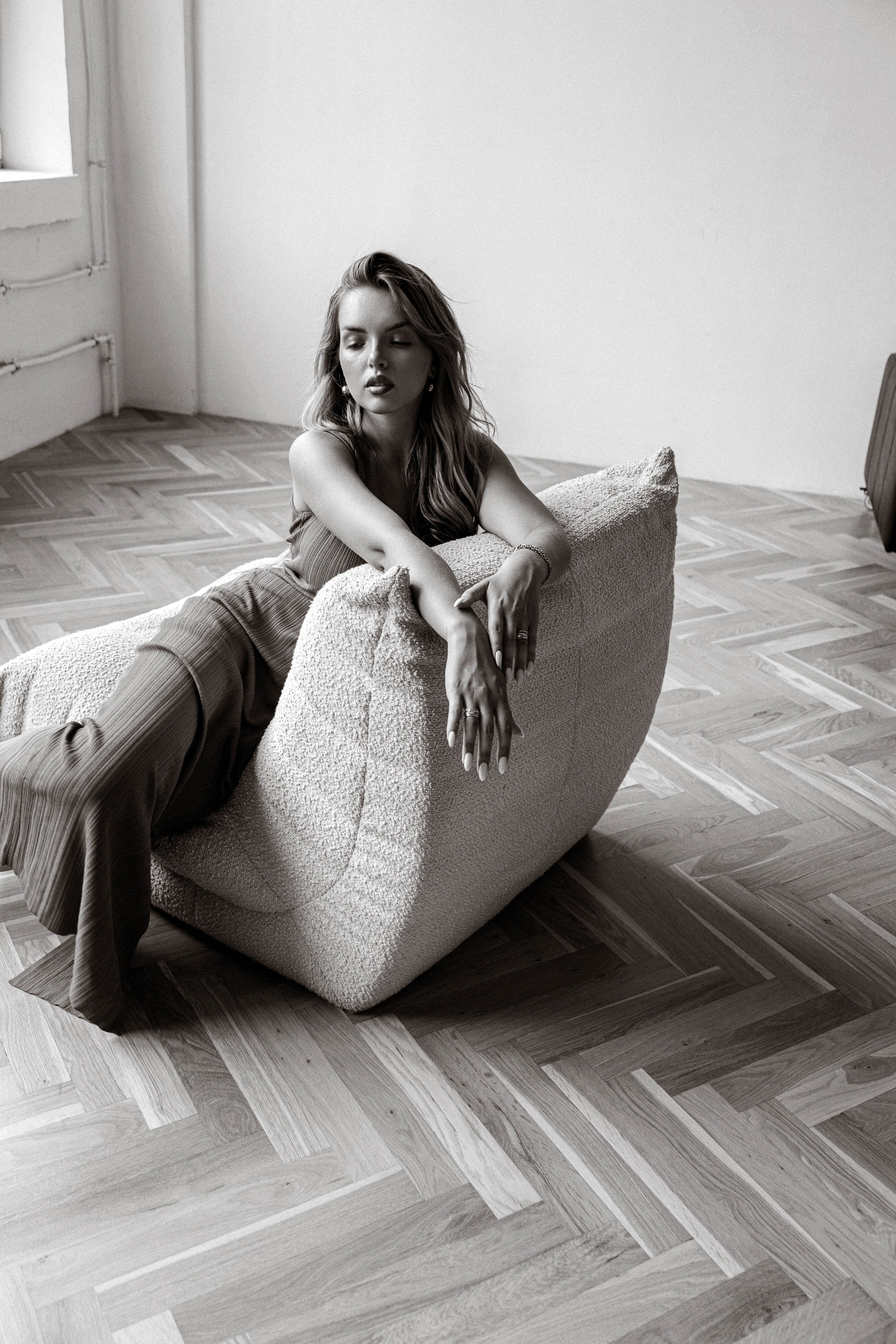 Катя. Минимализм в студии. Фотограф Ксения Третьякова, Санкт-Петербург