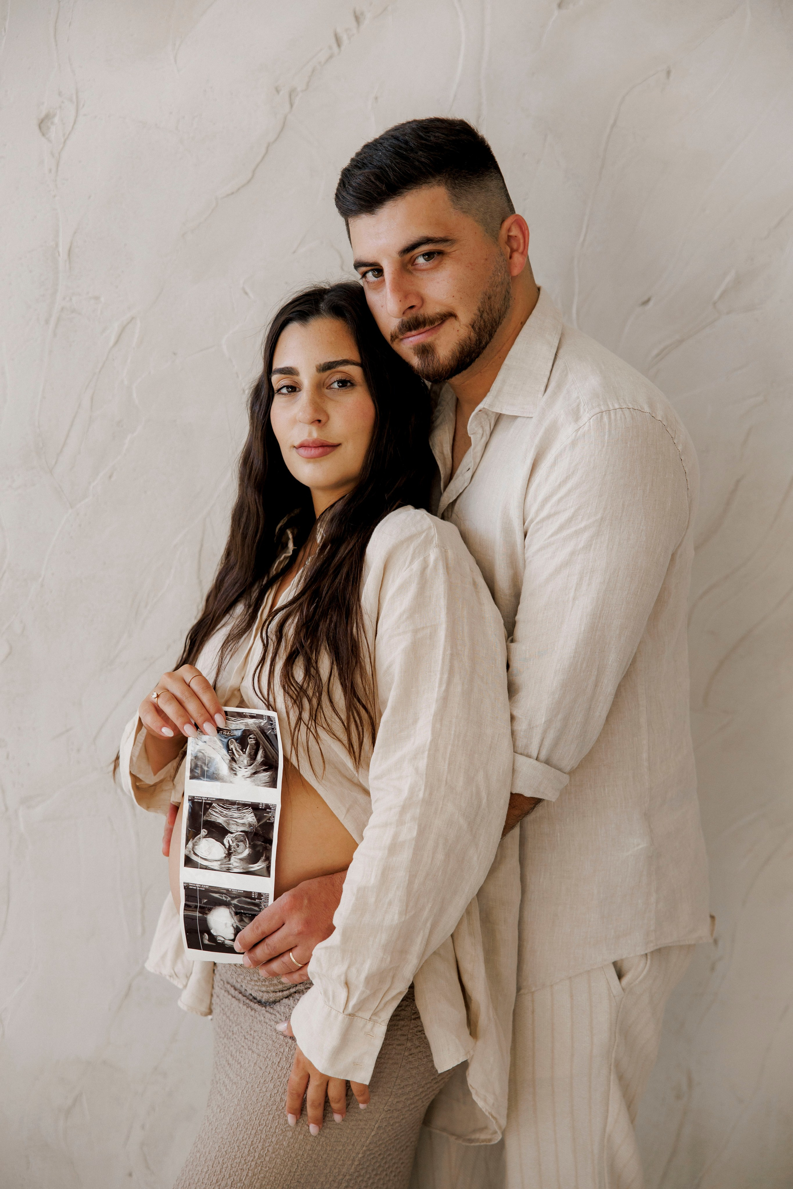 Pregnancy photoshoot inside the Grey Studio. Главная