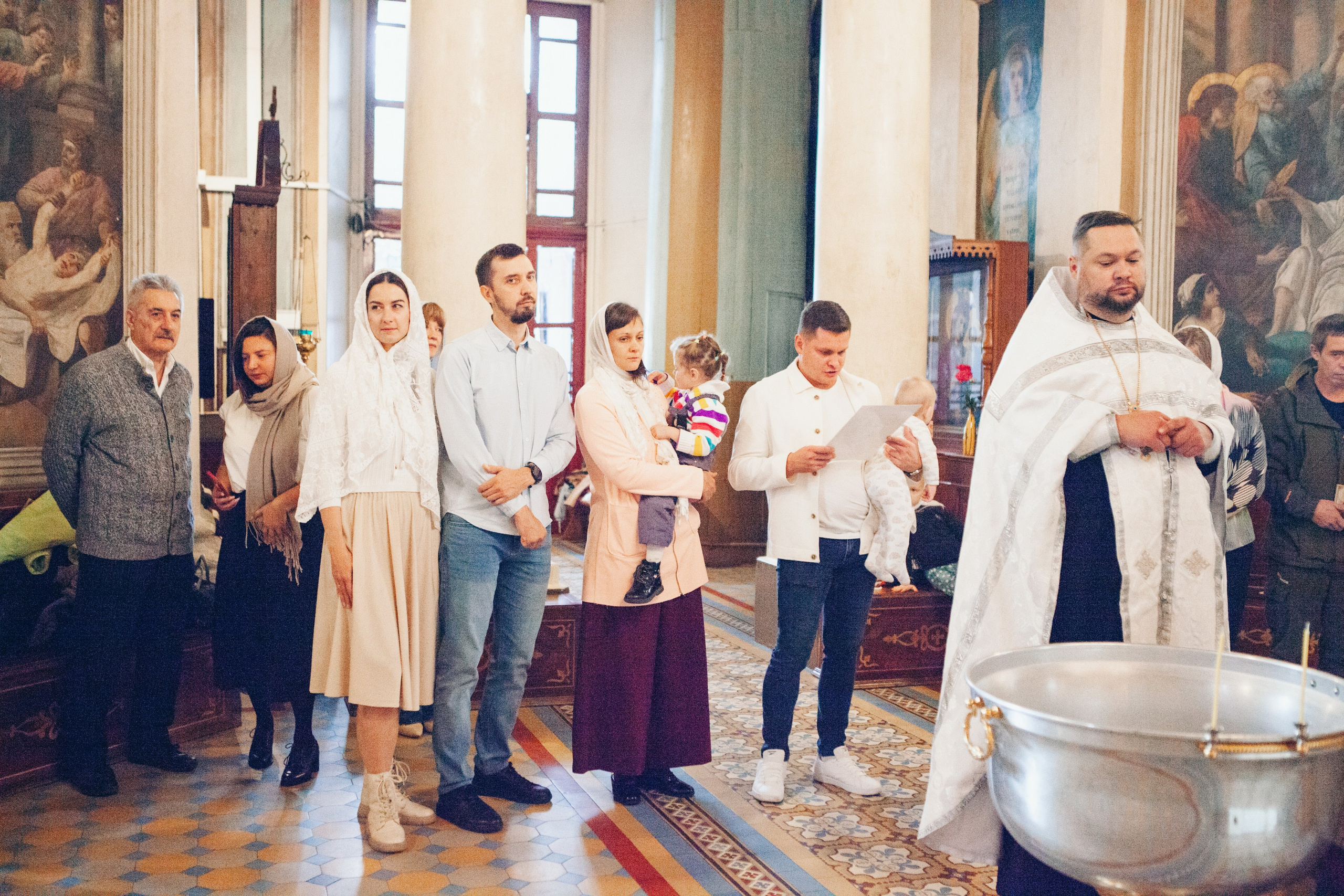 Крещение ребенка в церкви. Фотограф Ольга Ефремова