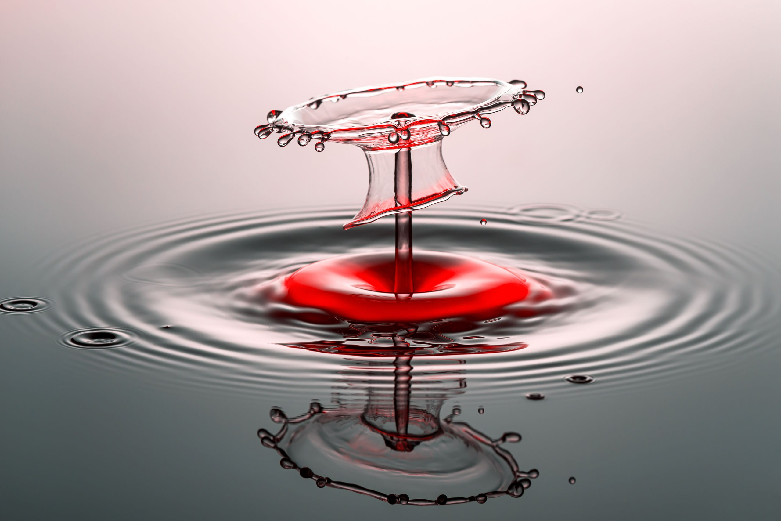 Классические формы. Скульптуры из воды Сергея Толмачева