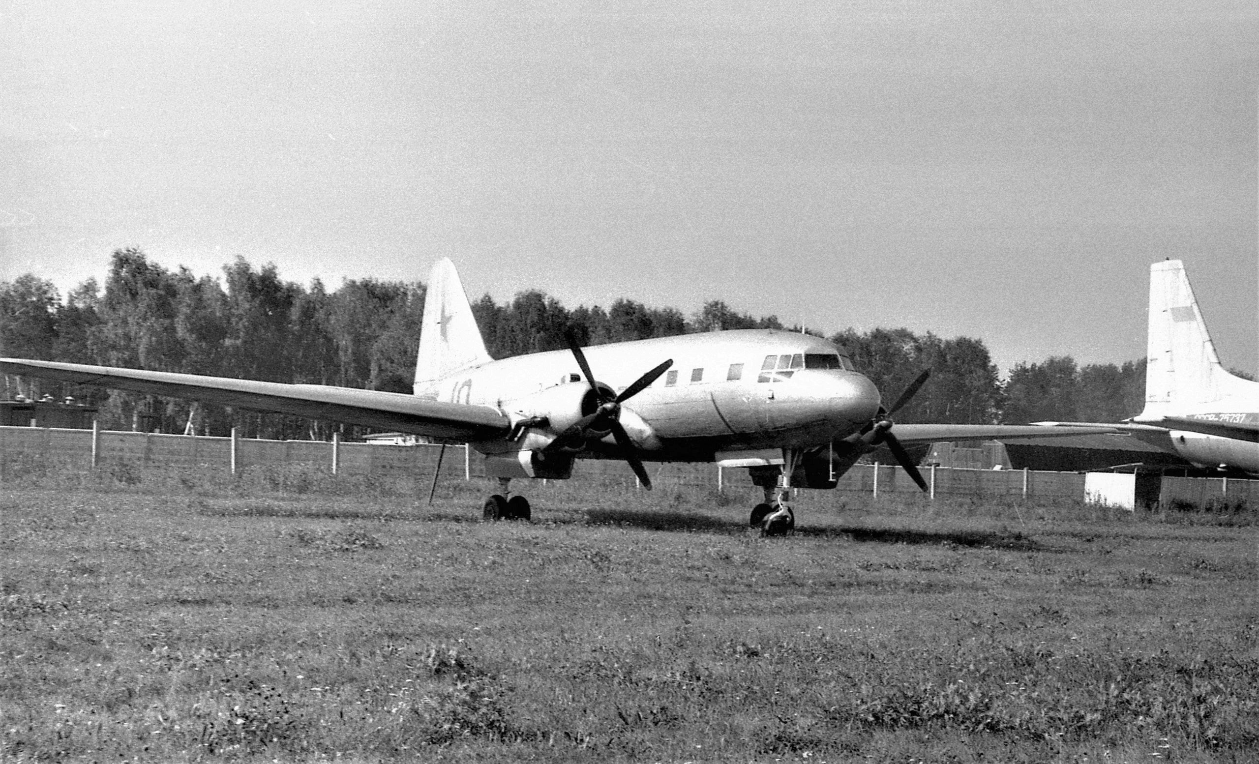 Ил-12 (Монино). Фотоальбом показывающий увлекательный мир авиации и мир медведей Андрея Иванова