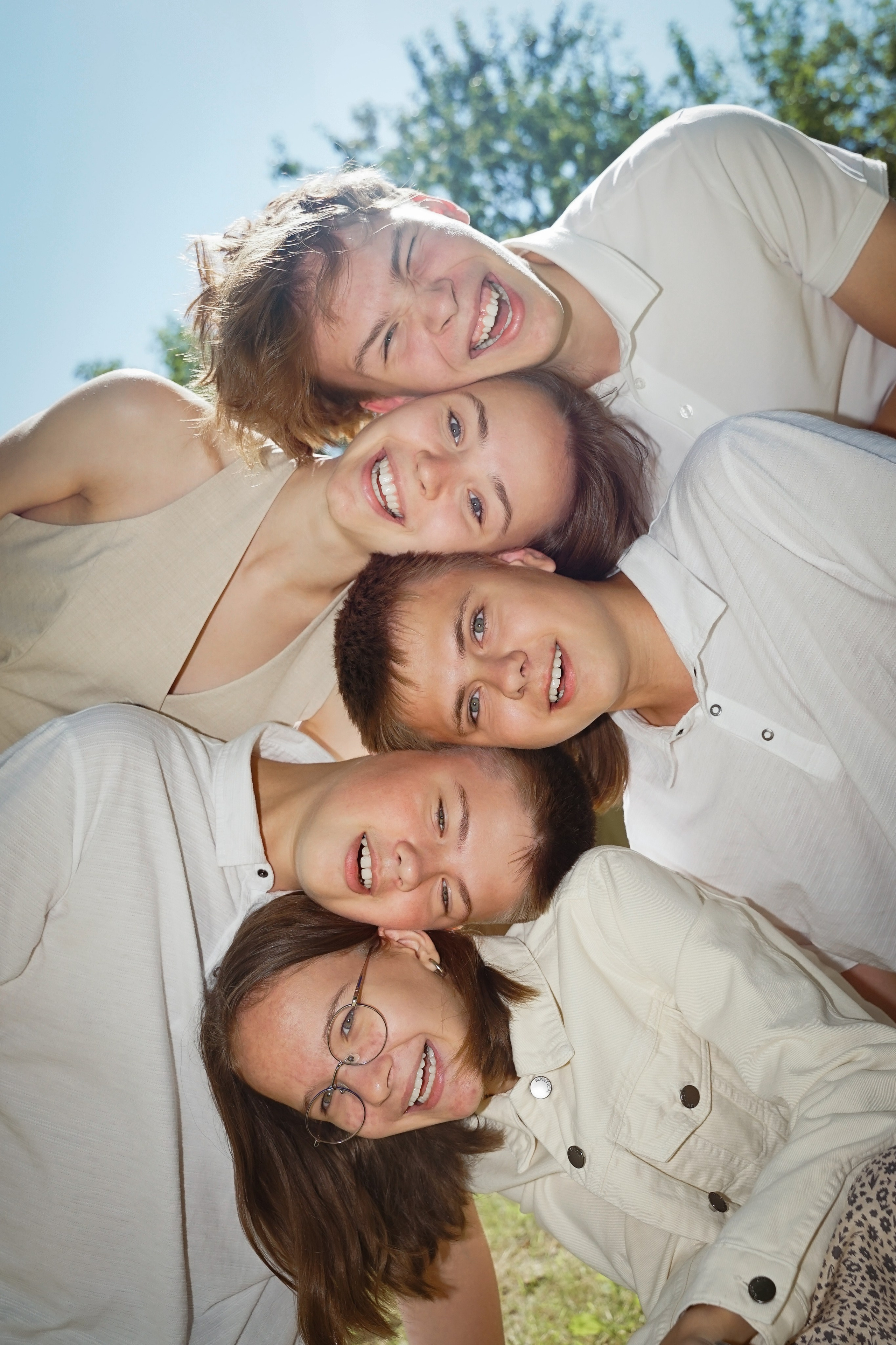 Фотосессия большой семьи в парке