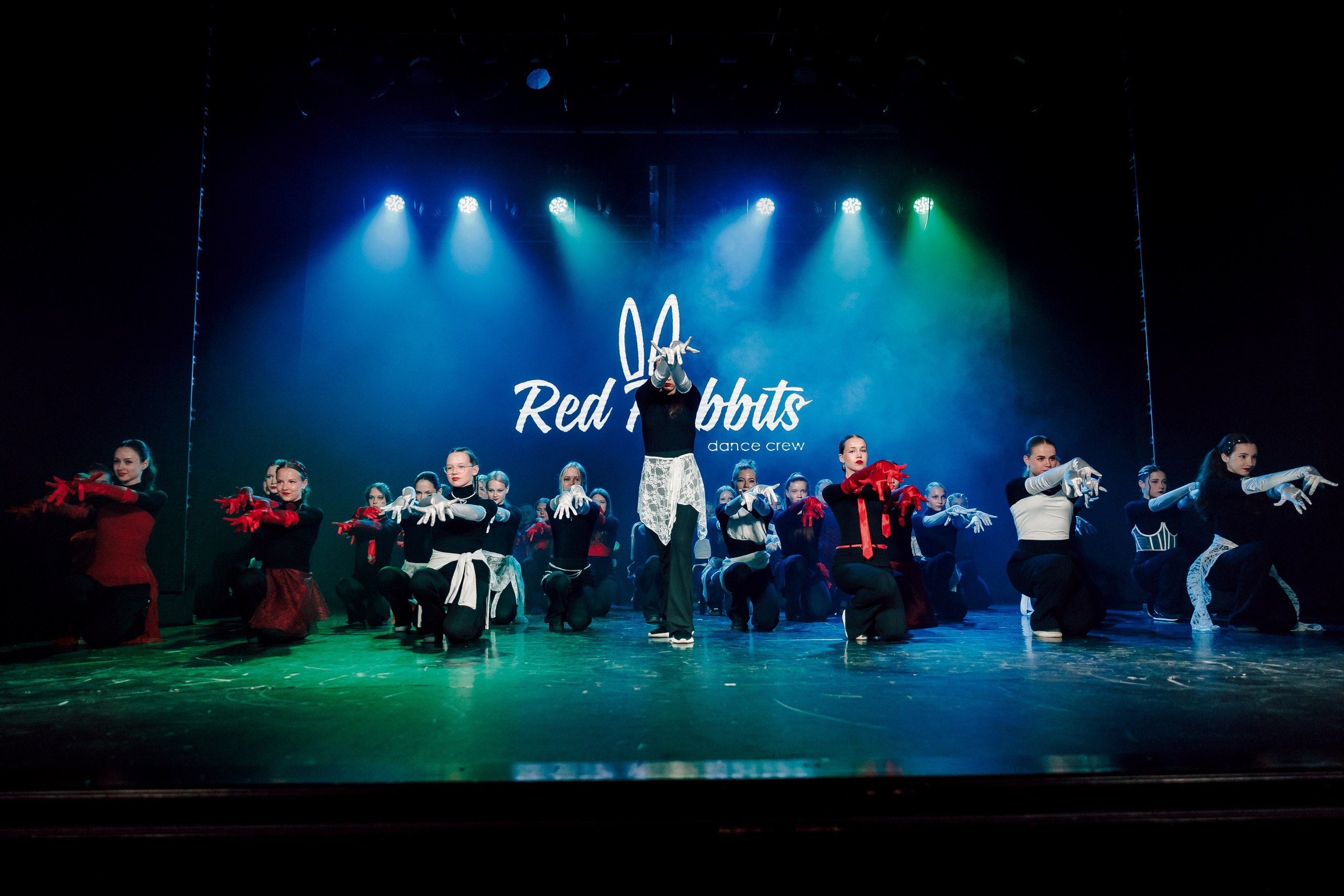 Отчётный концерт танцевальной школы «Red Rabbits» 2025. Лёшка Варзегов — фотограф