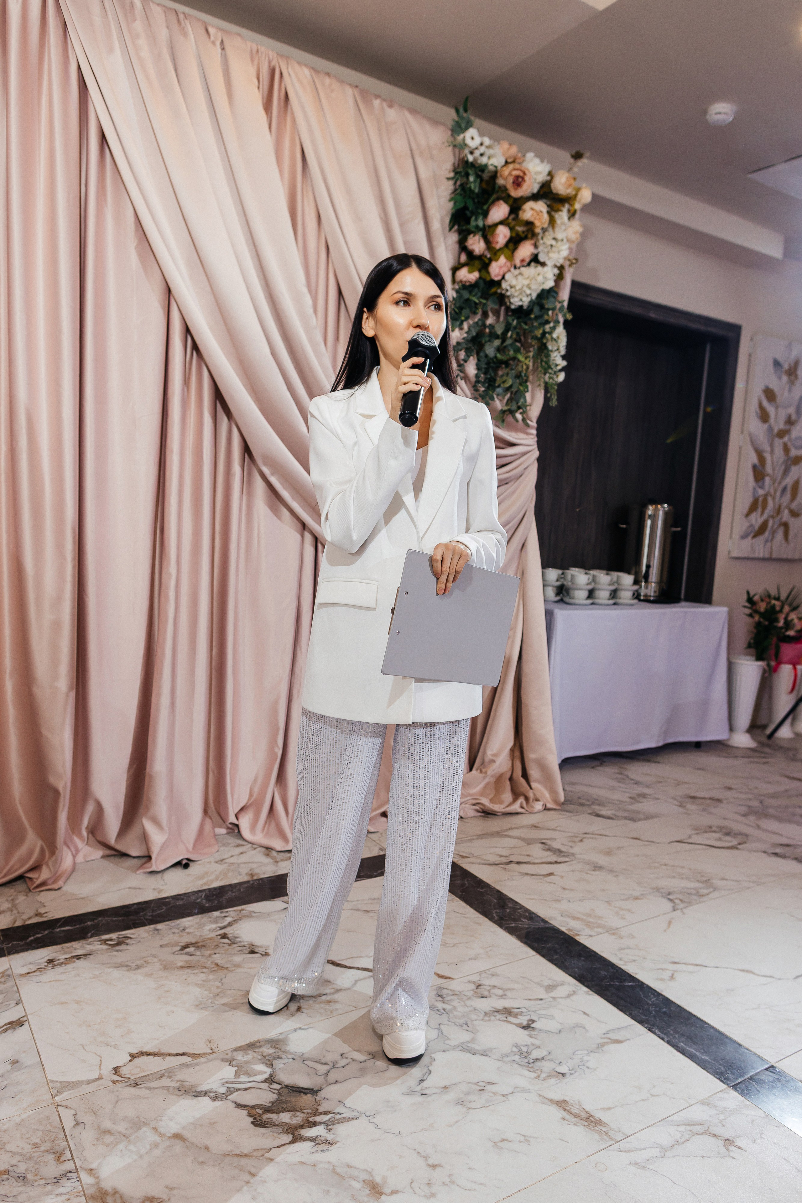 Роскошное утро пары в номере отеля. Олег Сверчков | Свадебный фотограф Вологда