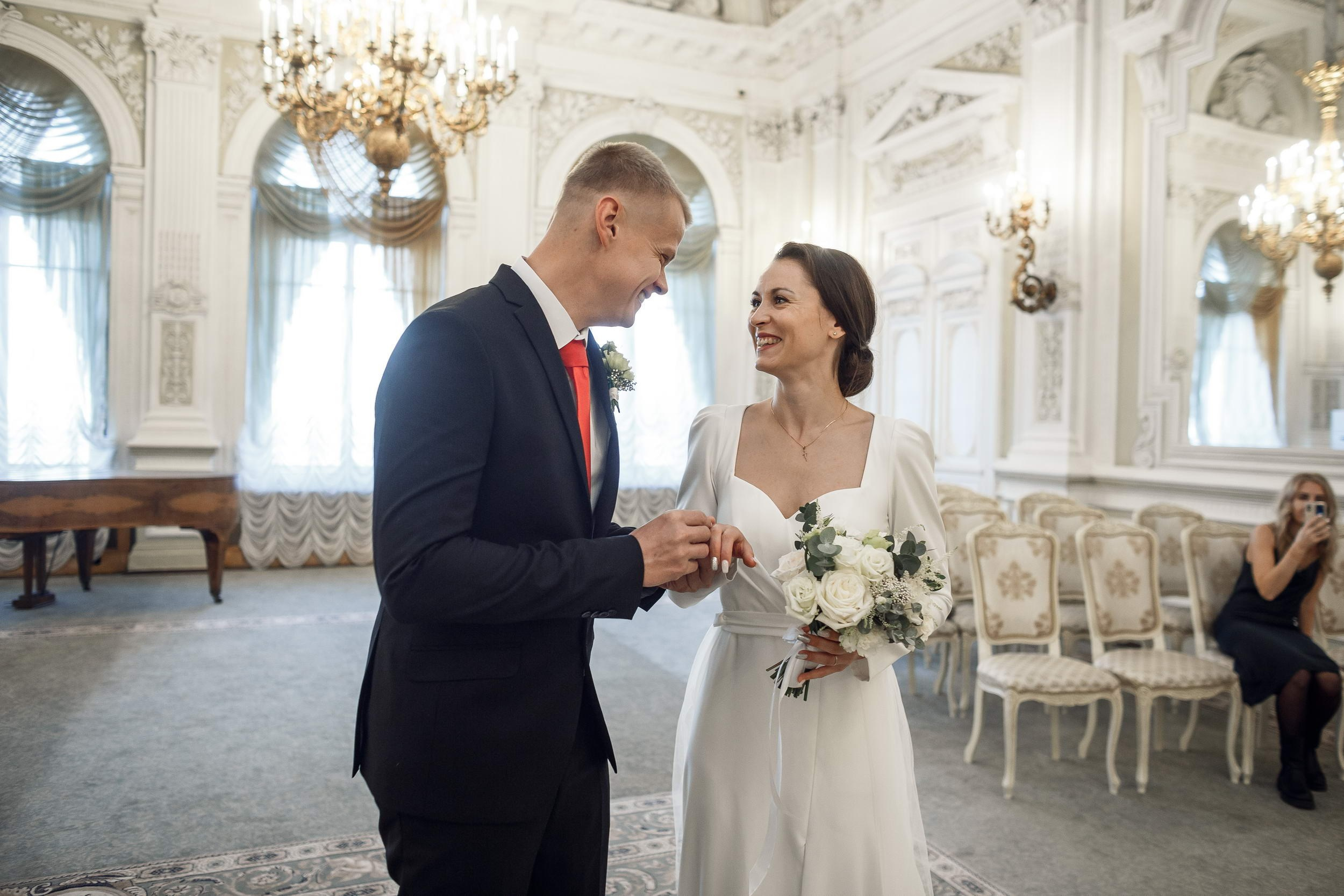 Симпатичная пара. Свадебный фотограф Игорь Брундасов 8PHOTO на свадьбу венчание загс СПб