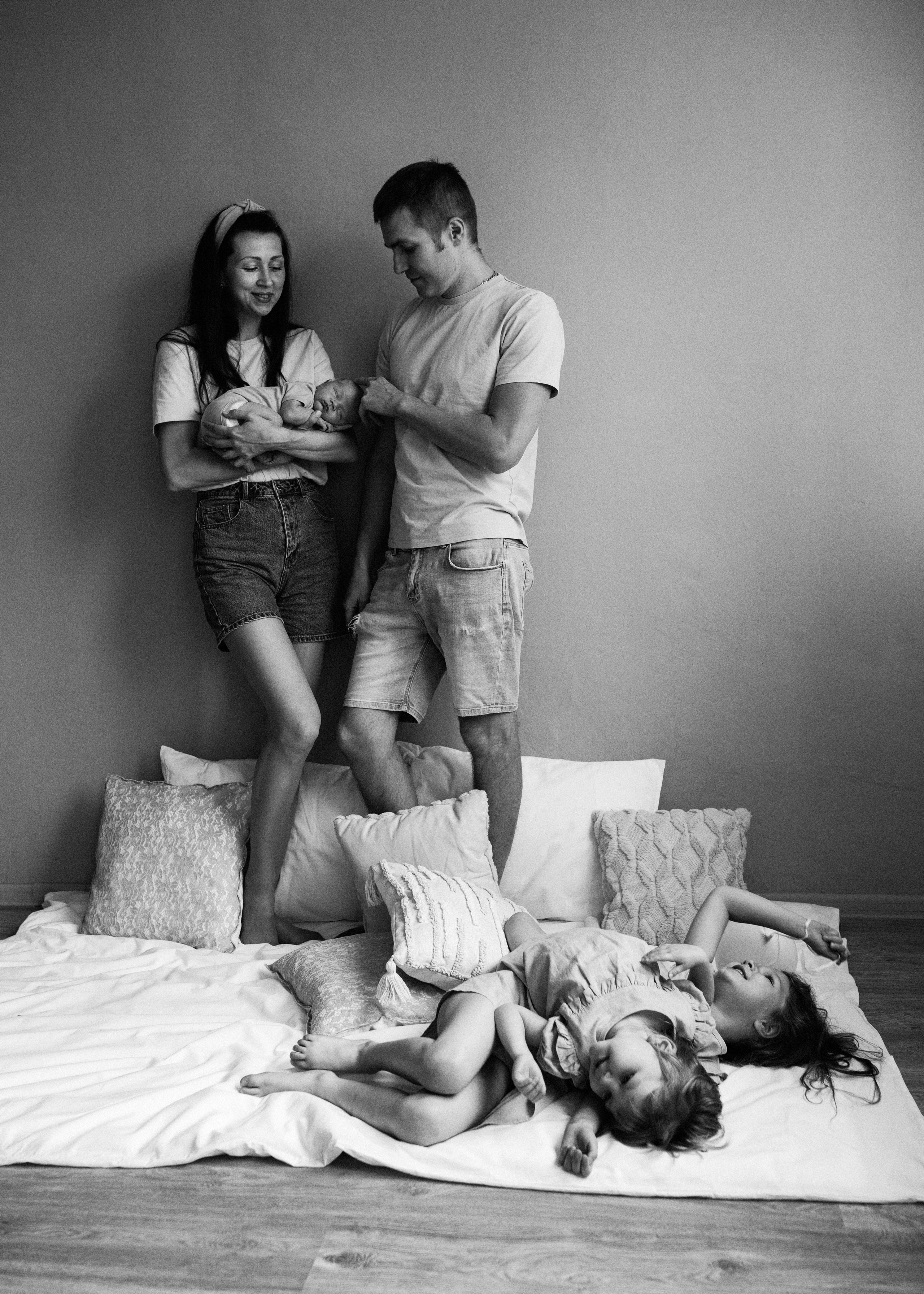 Семейная съёмка новорождённого lifestyle (студия)