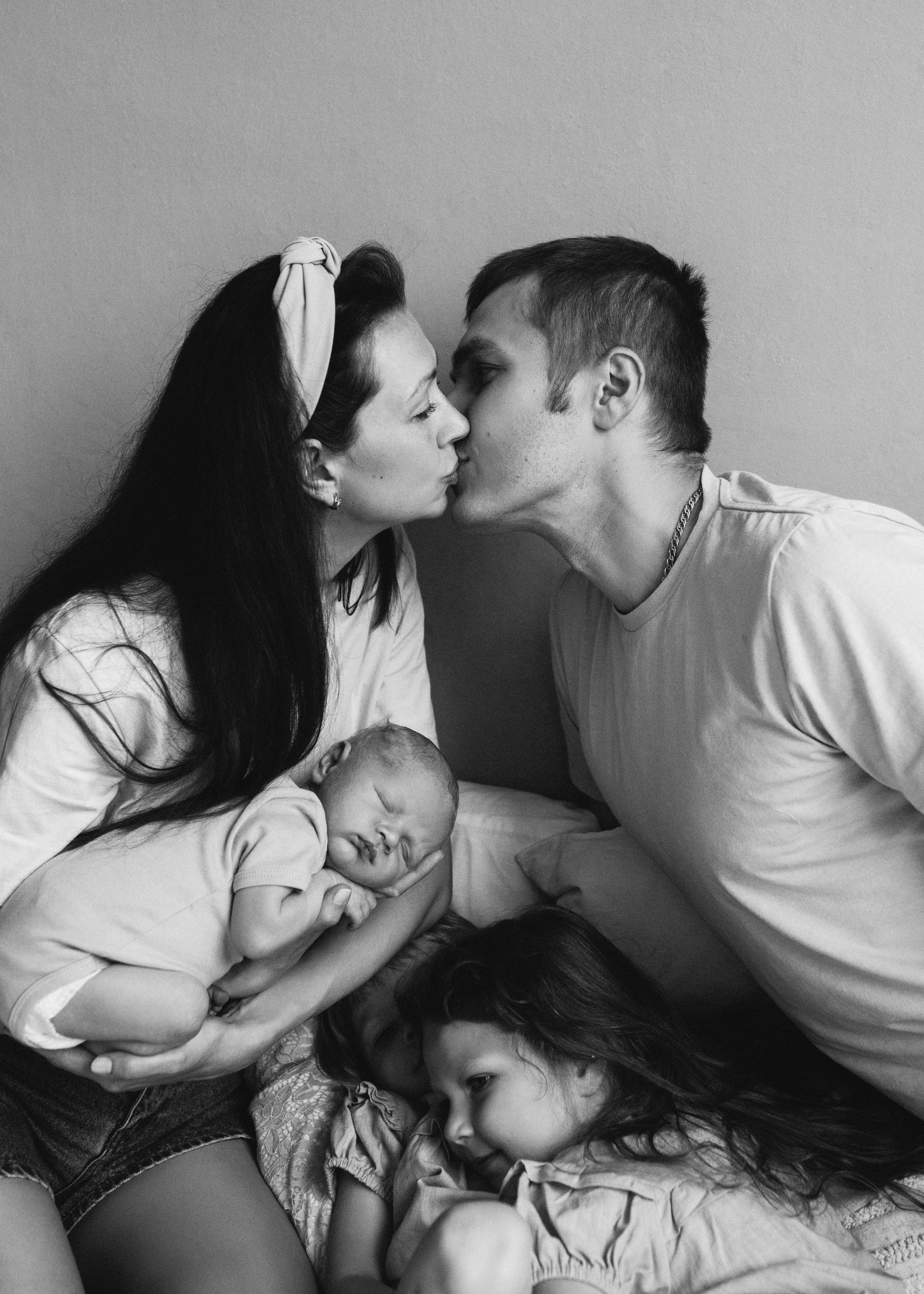 Семейная съёмка новорождённого lifestyle (студия)