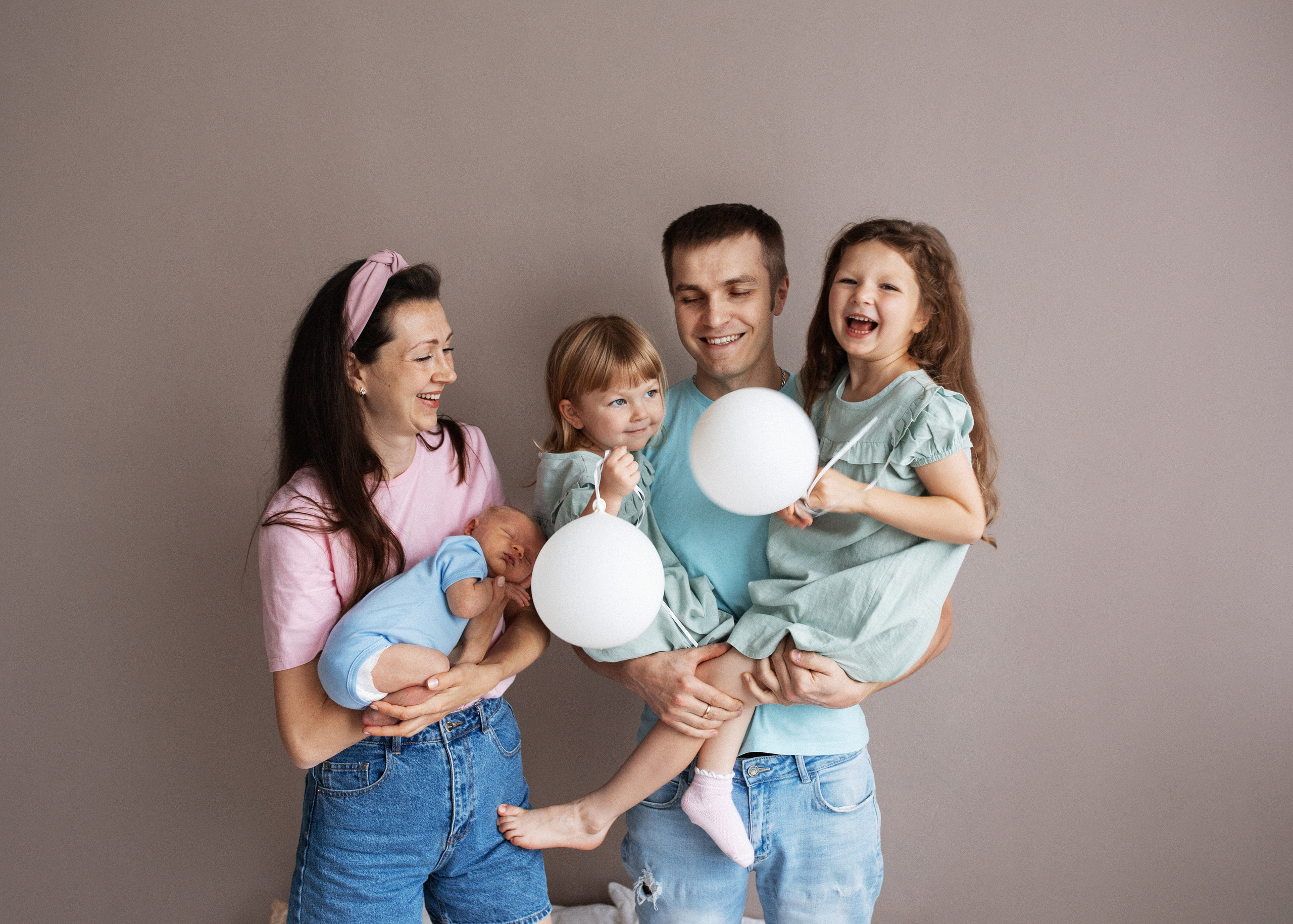 Семейная съёмка новорождённого lifestyle (студия)