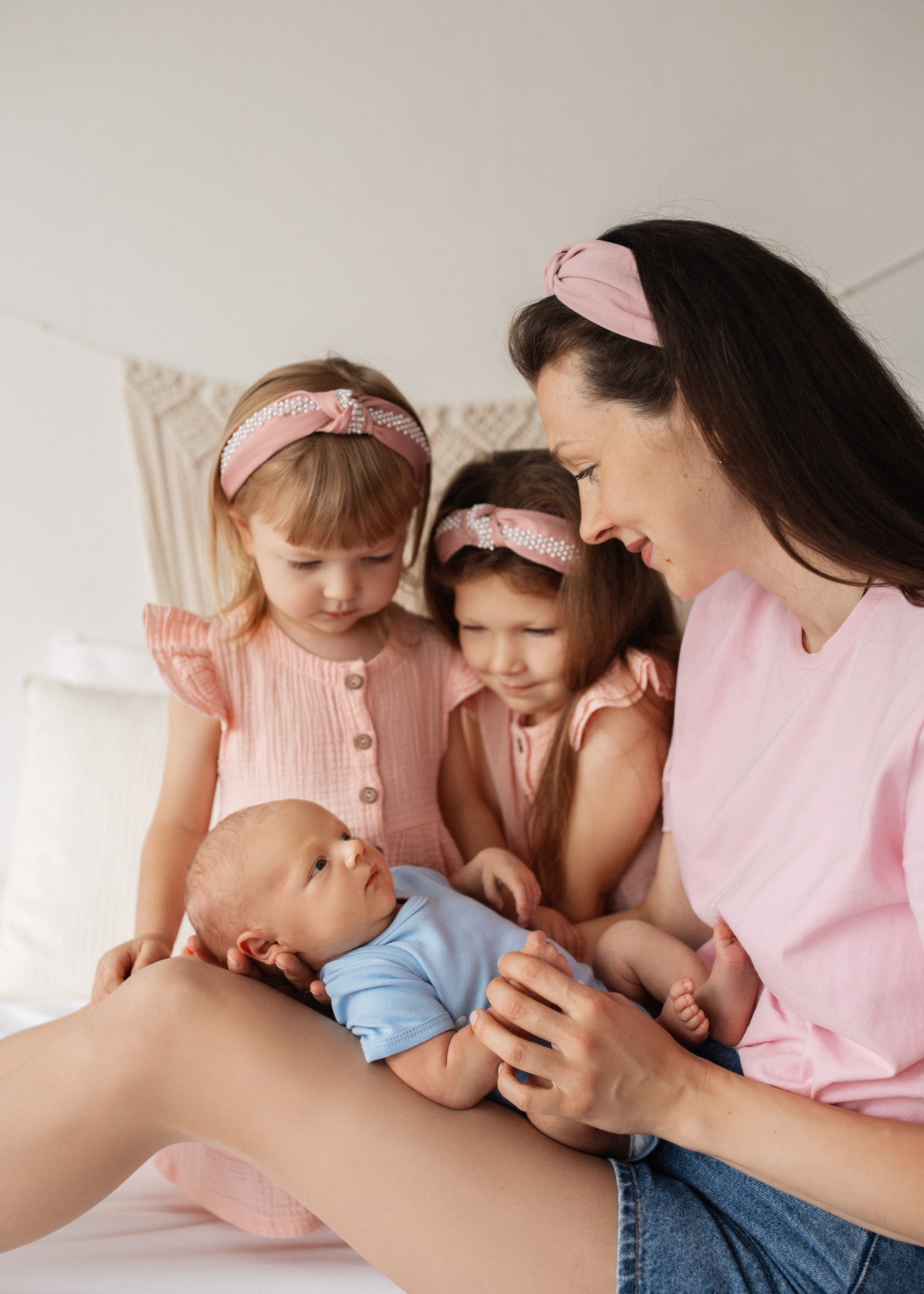 Семейная съёмка новорождённого lifestyle (студия)