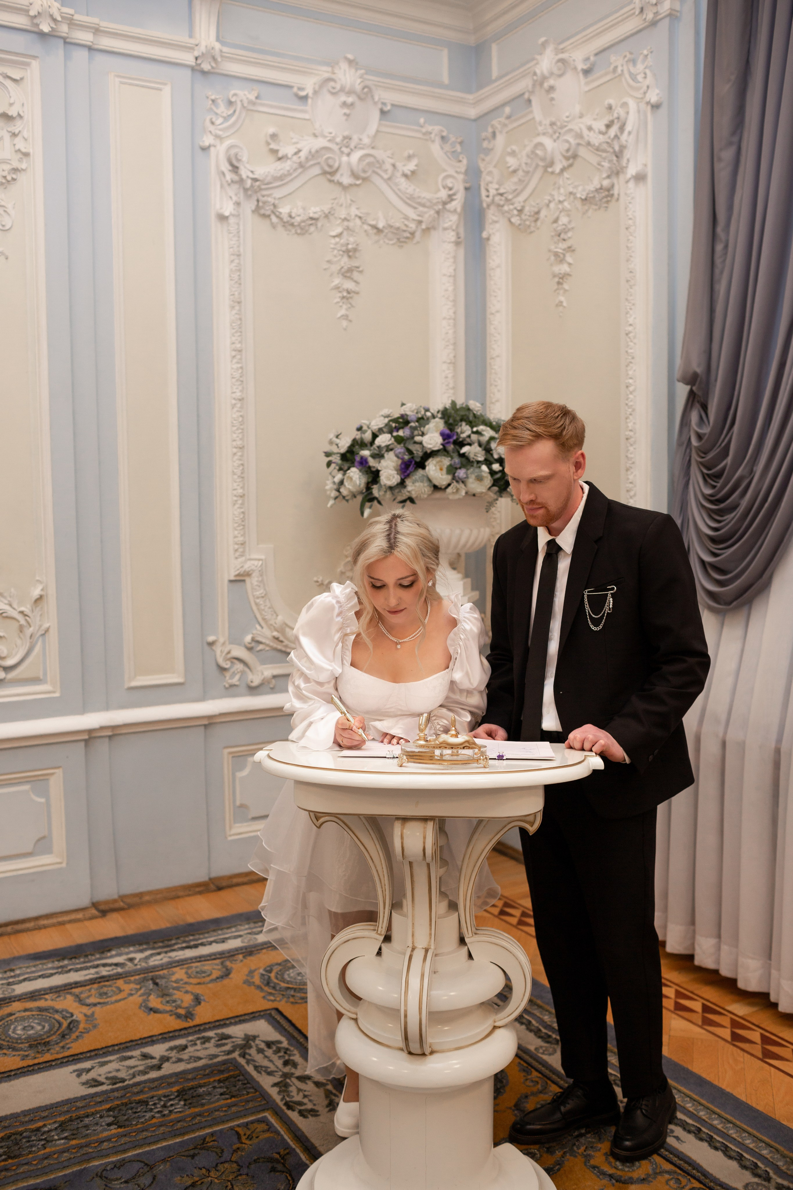 Свадебная фотопрогулка по улицам Петербурга. Свадебный фотограф Кирилл Белый