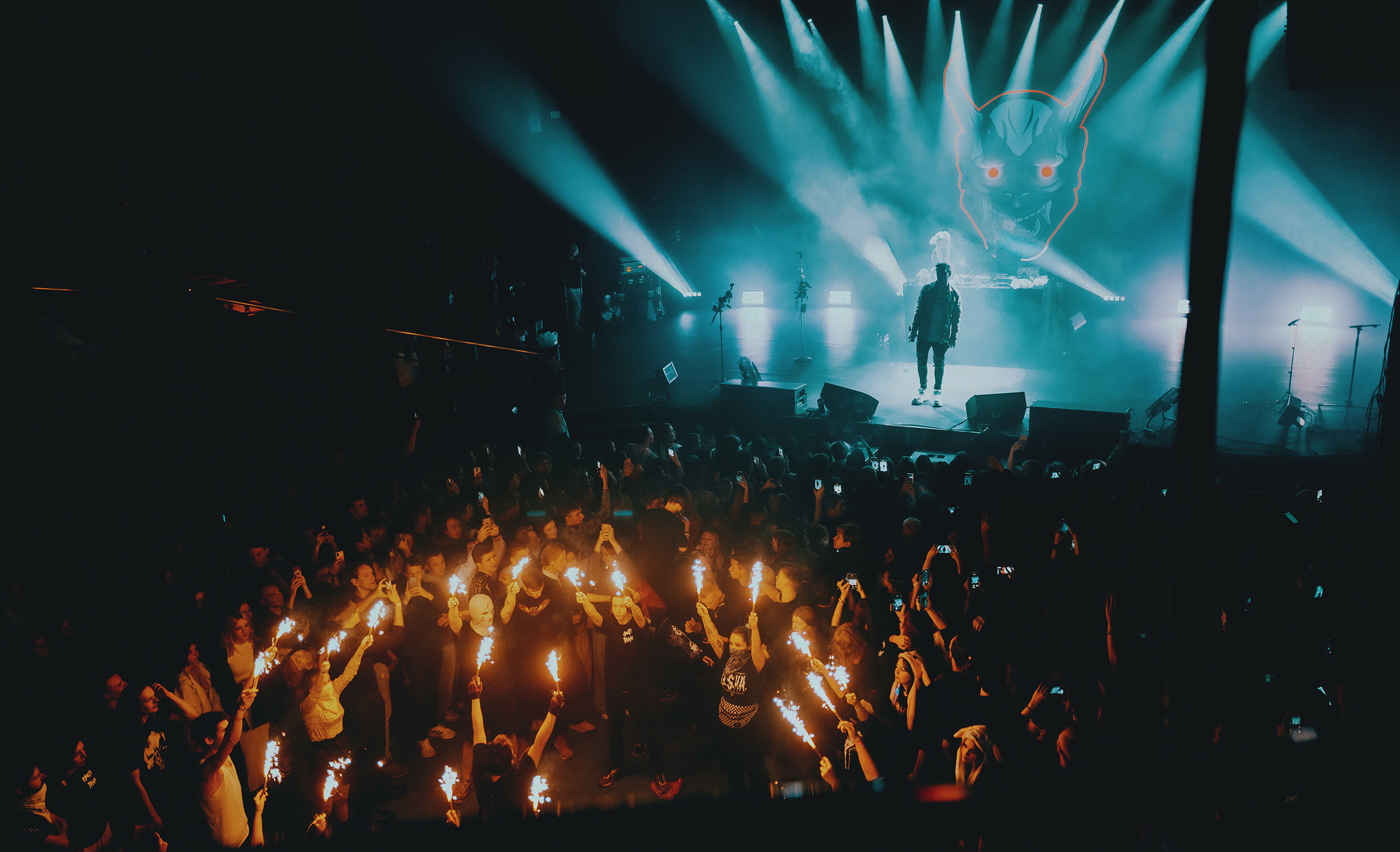 PLAYINGTHEANGEL. OPSHI PHOTO