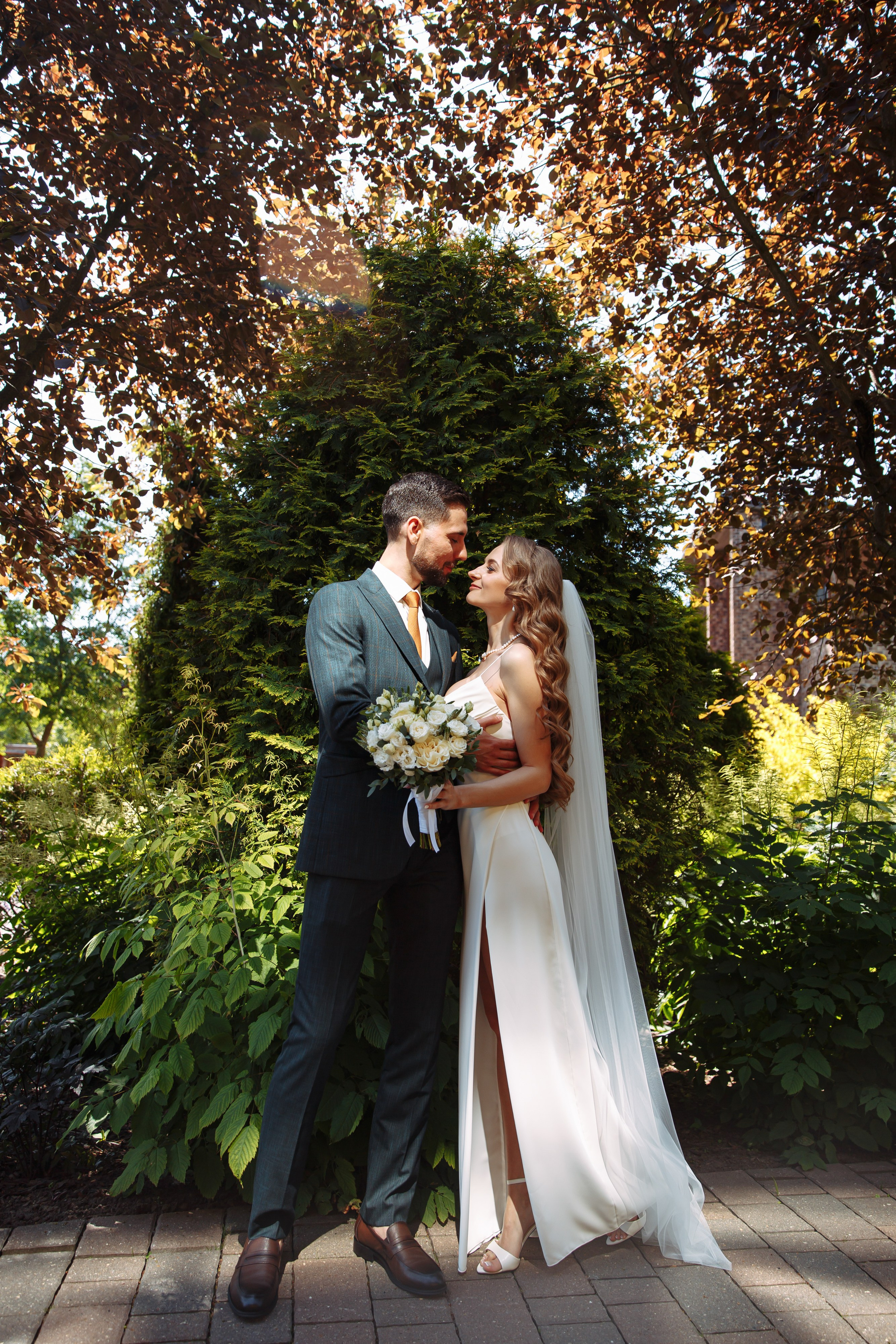 Свадебная фотосессия с кабриолетом и в загородном клубе Artiland. Свадебный фотограф Москва и МО Сергей Киржаев