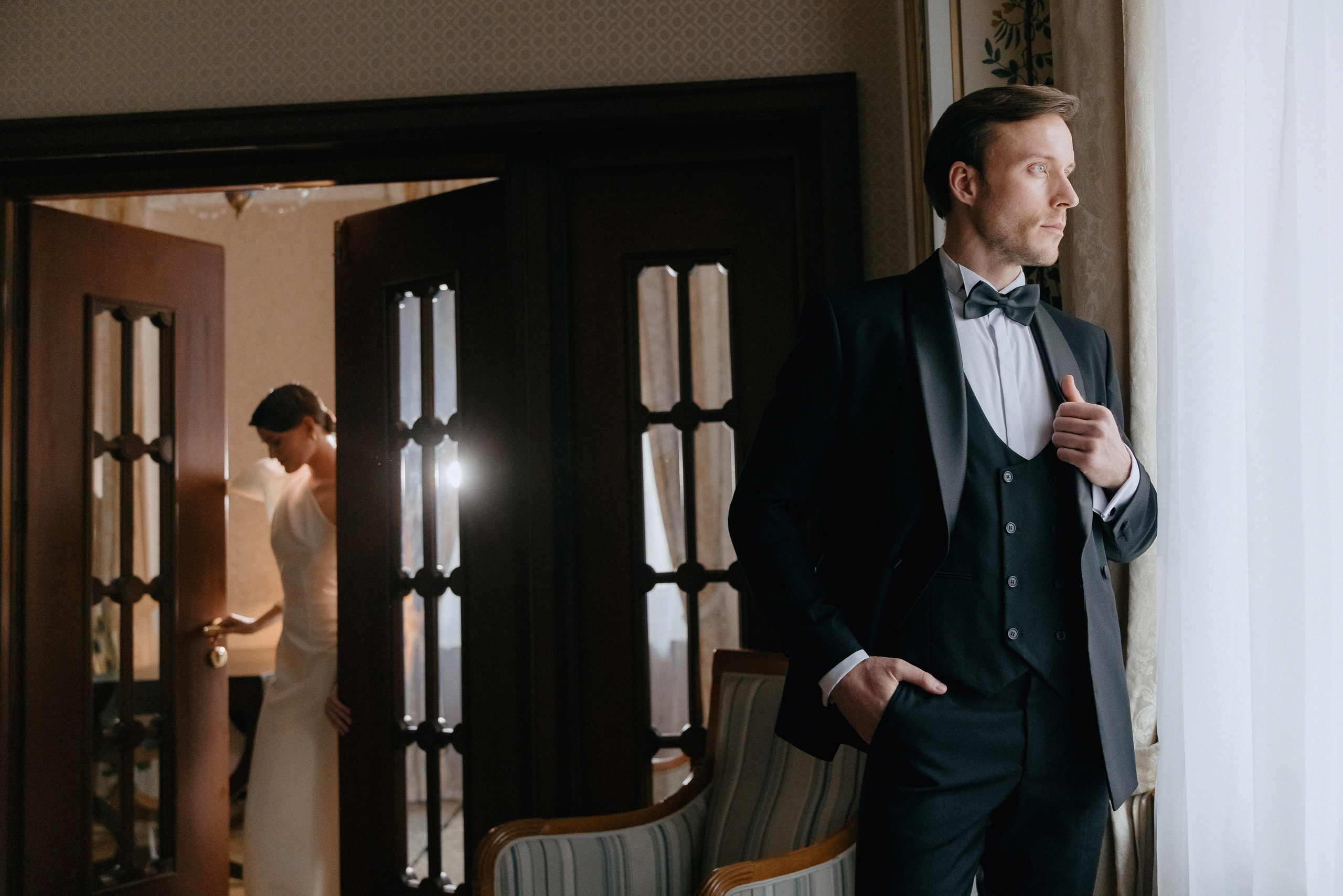 Свадебная фотосессия в гостинице Ленинградская. Свадебный фотограф Москва