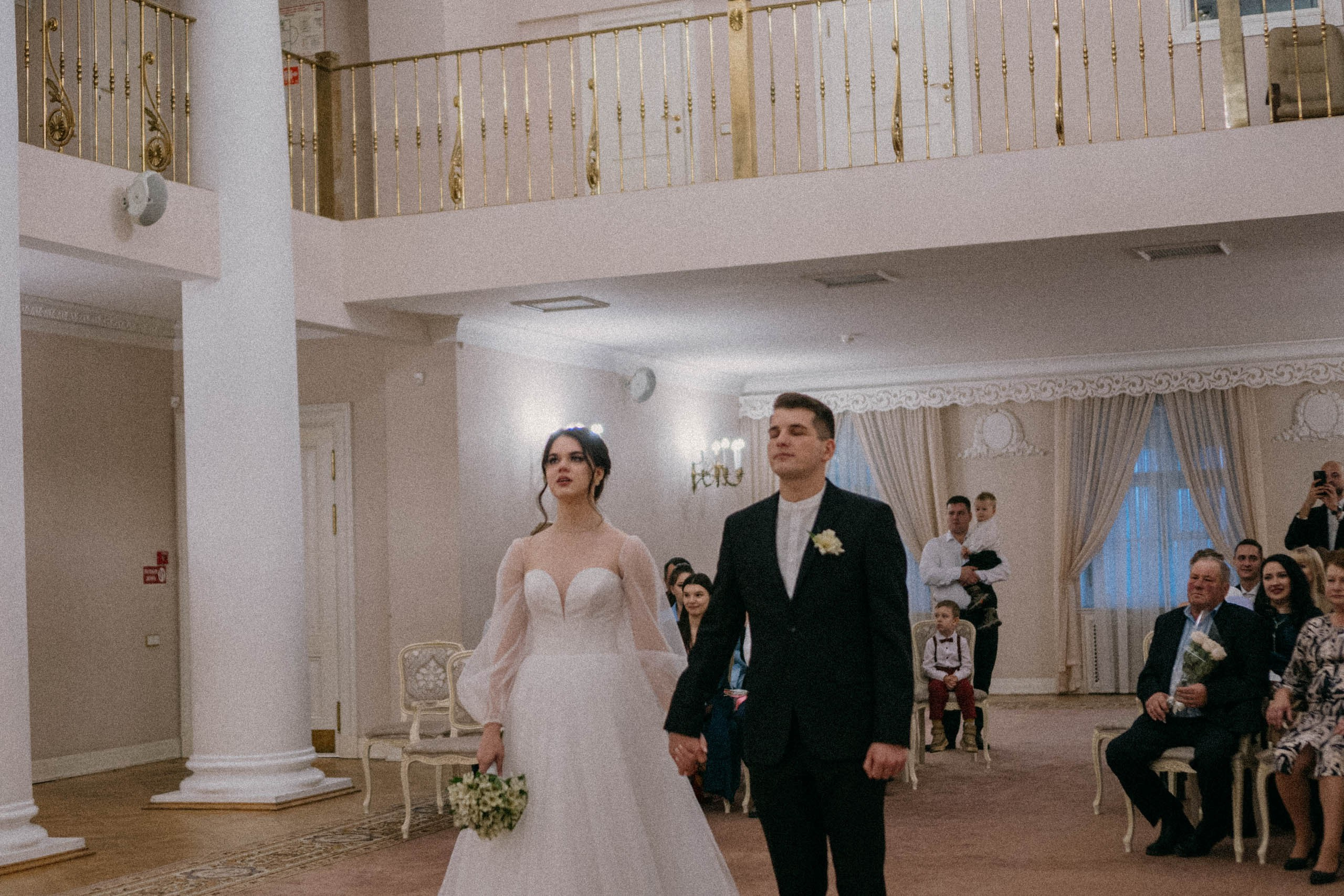 СВАДЕБНАЯ СЬЕМКА ПАРЫ В ГОРОДЕ ПУШКИН В ПАРКЕ ЕКАТЕРИНЕНСКОМ В НОЯБРЕ. Профессиональный фотограф, Санкт-Петербург — Виктория Богомолова