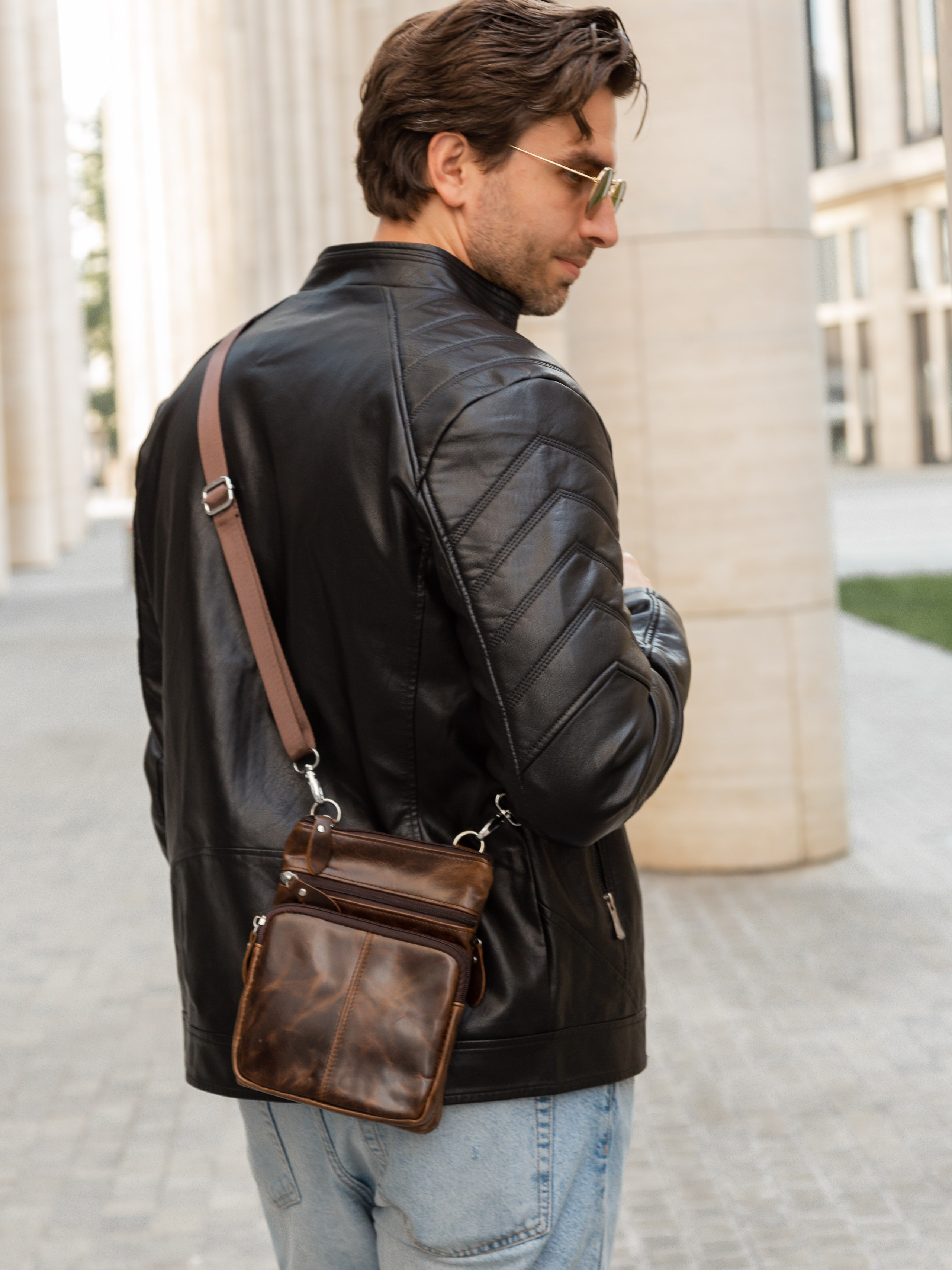 Коммерческая фотосессия мужских сумок для маркетплейсов и социальных сетей. Fashion фотограф в Санкт-Петербурге Савинова Ирина