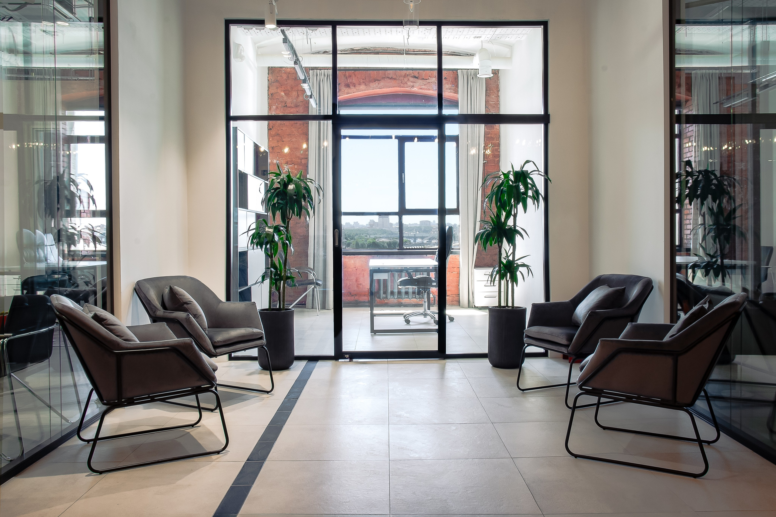 Офис кинопродакшена «StarMedia». Лисенкова Алиса — Фотограф, видеомейкер. Москва