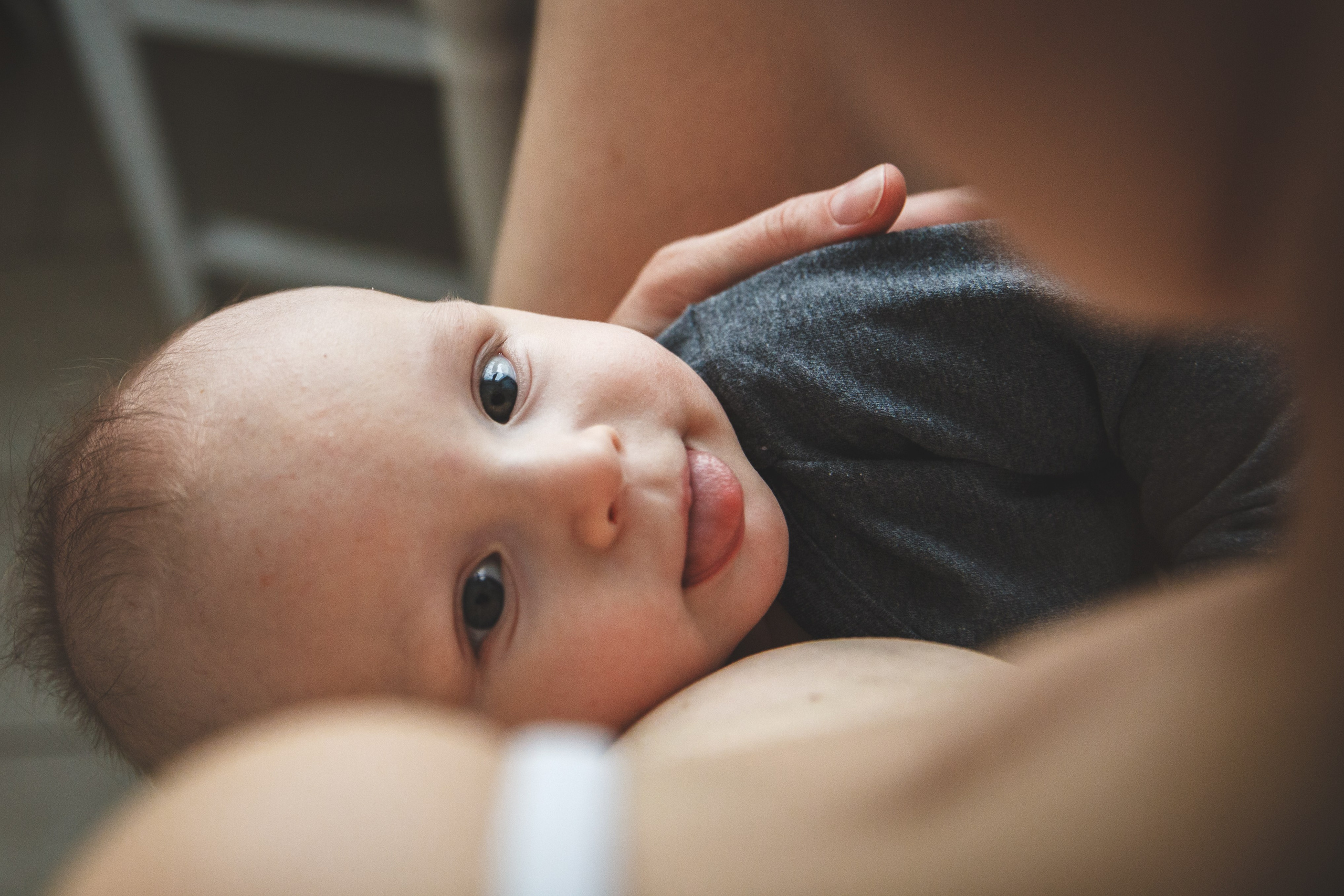 Домашняя фотосъемка грудного кормления. Семейный и школьный фотограф в Москве Анна Ткач