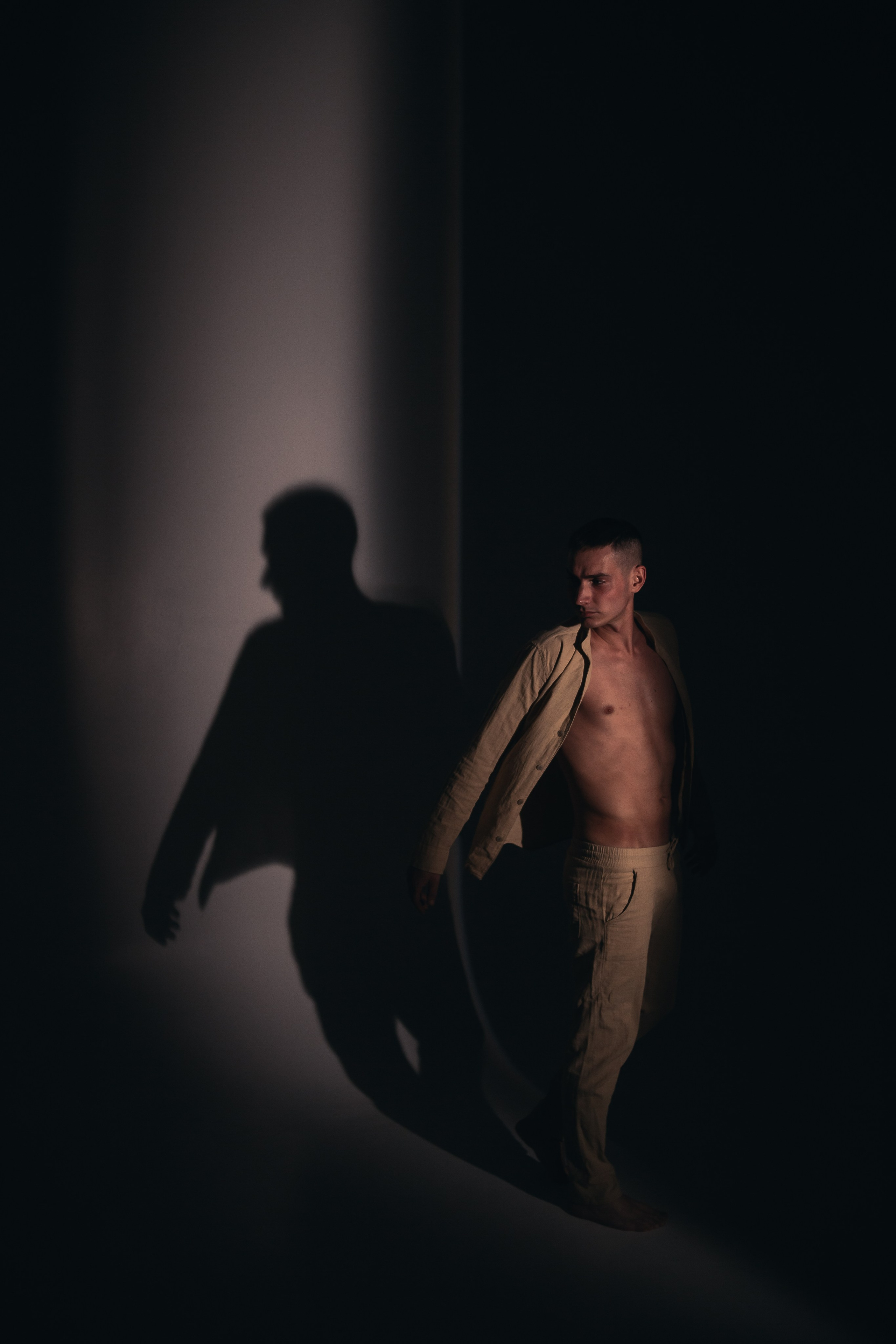 Евгений. Фото в неоне. Фотограф Регина Крикунова г. Красноярск