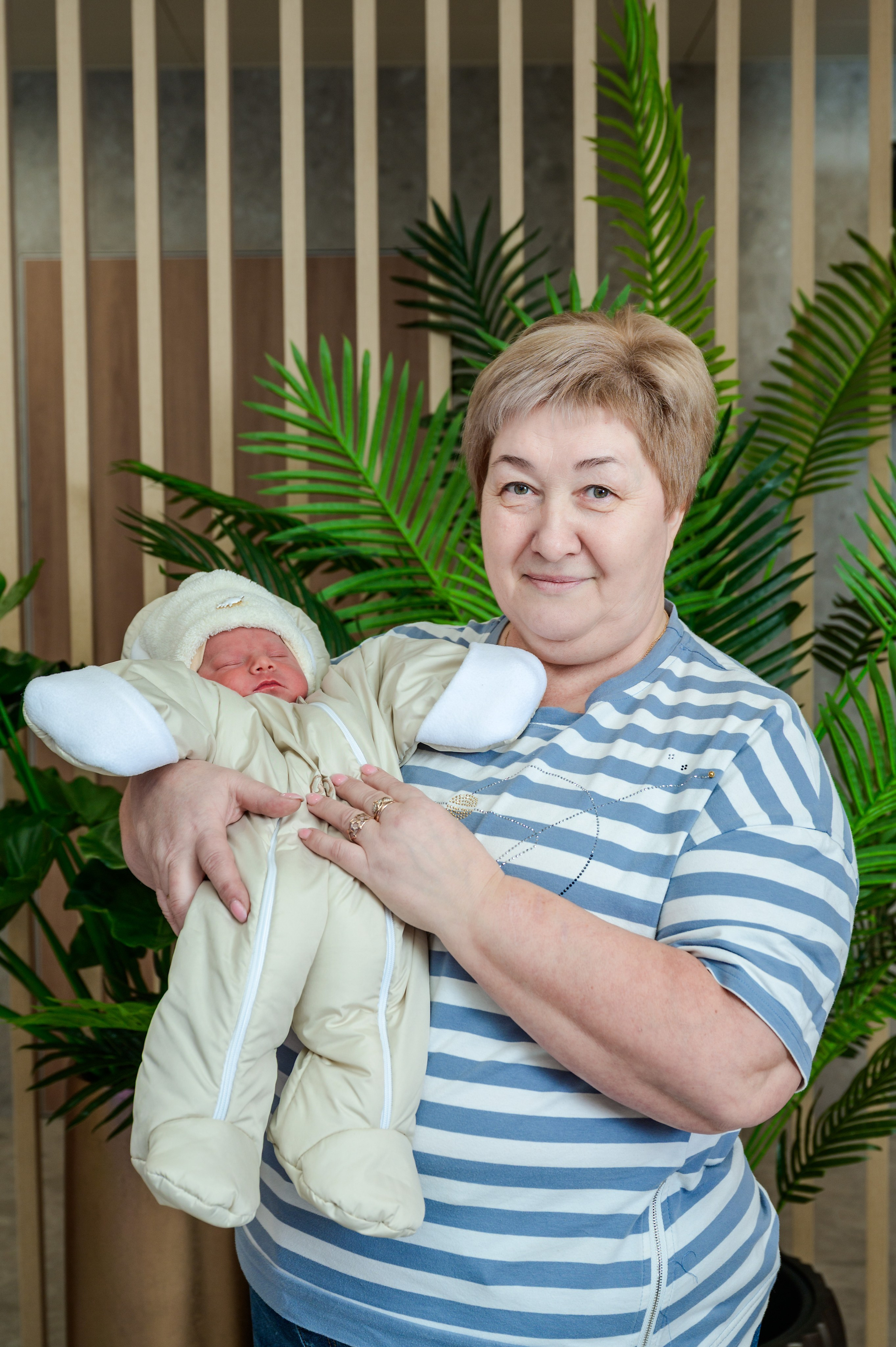 Съемка выписки из роддома ГКБ 81 Вересаева. Фотосъемка выписки из роддома в Москве, заказать фотографа на выписку ньюборн съемка в роддоме newborn фотограф в Юдино