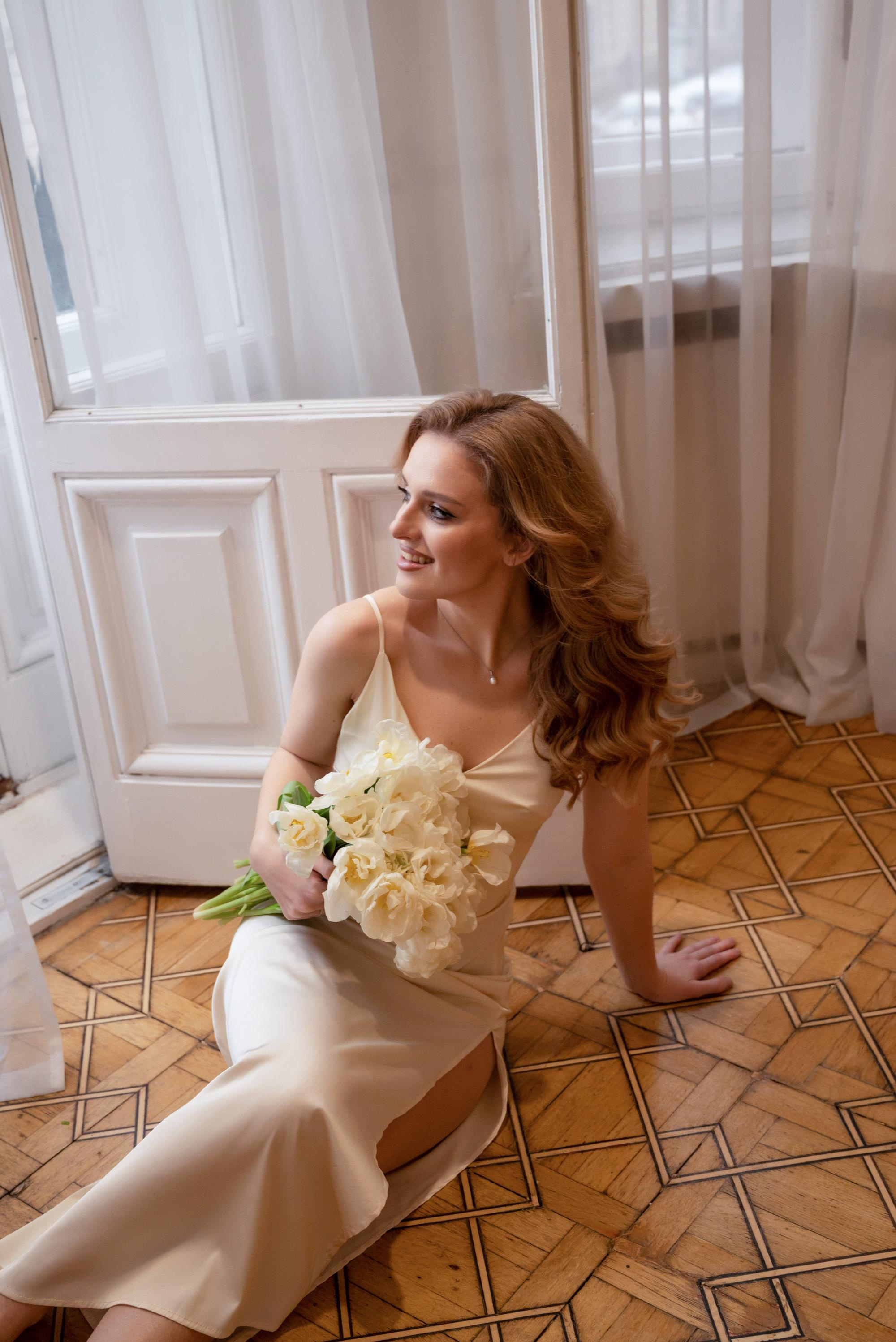 Женский портрет с тюльпанами. Свадебный фотограф в Санкт-Петербурге Владислава Тюльпина