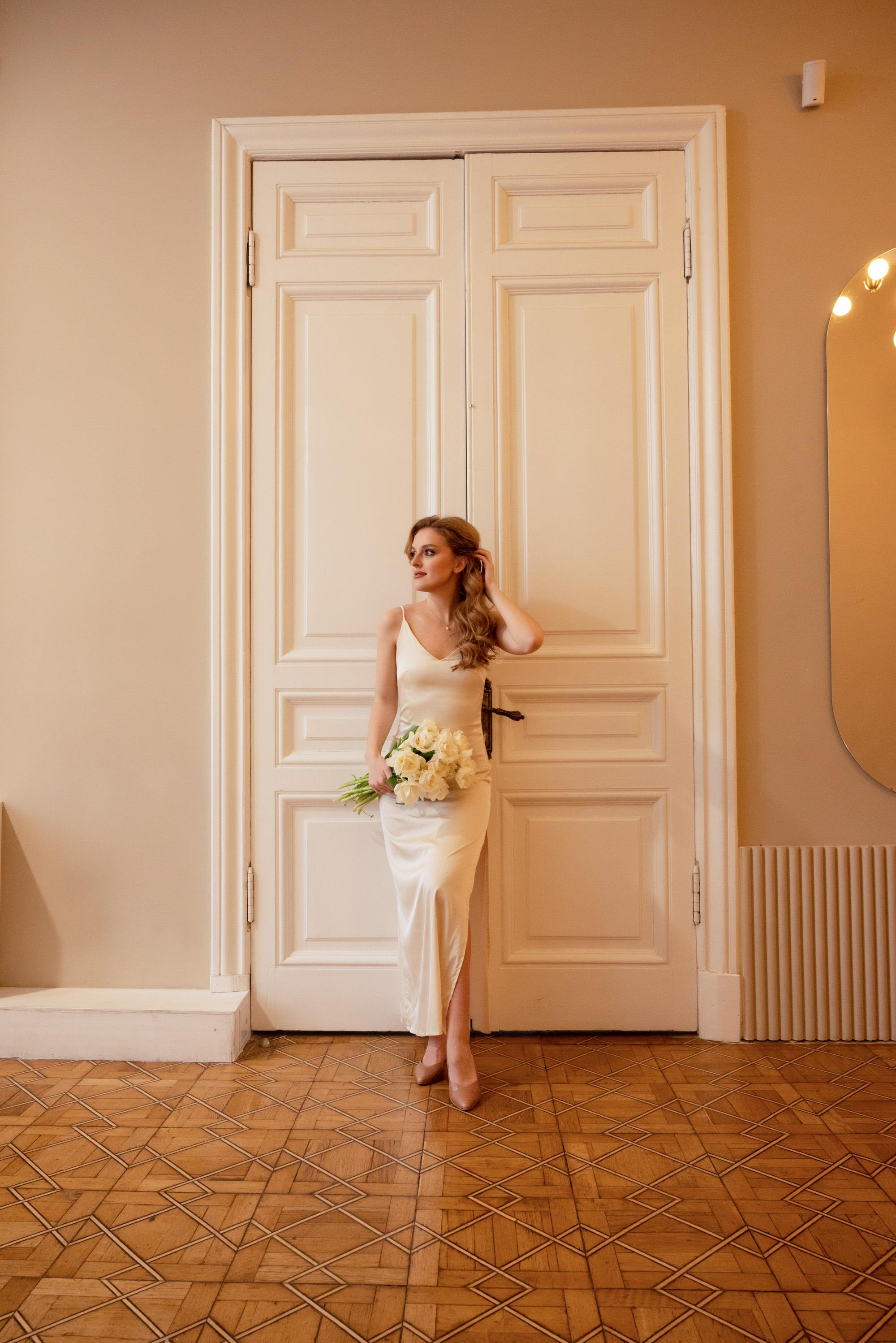 Женский портрет с тюльпанами. Свадебный фотограф в Санкт-Петербурге Владислава Тюльпина