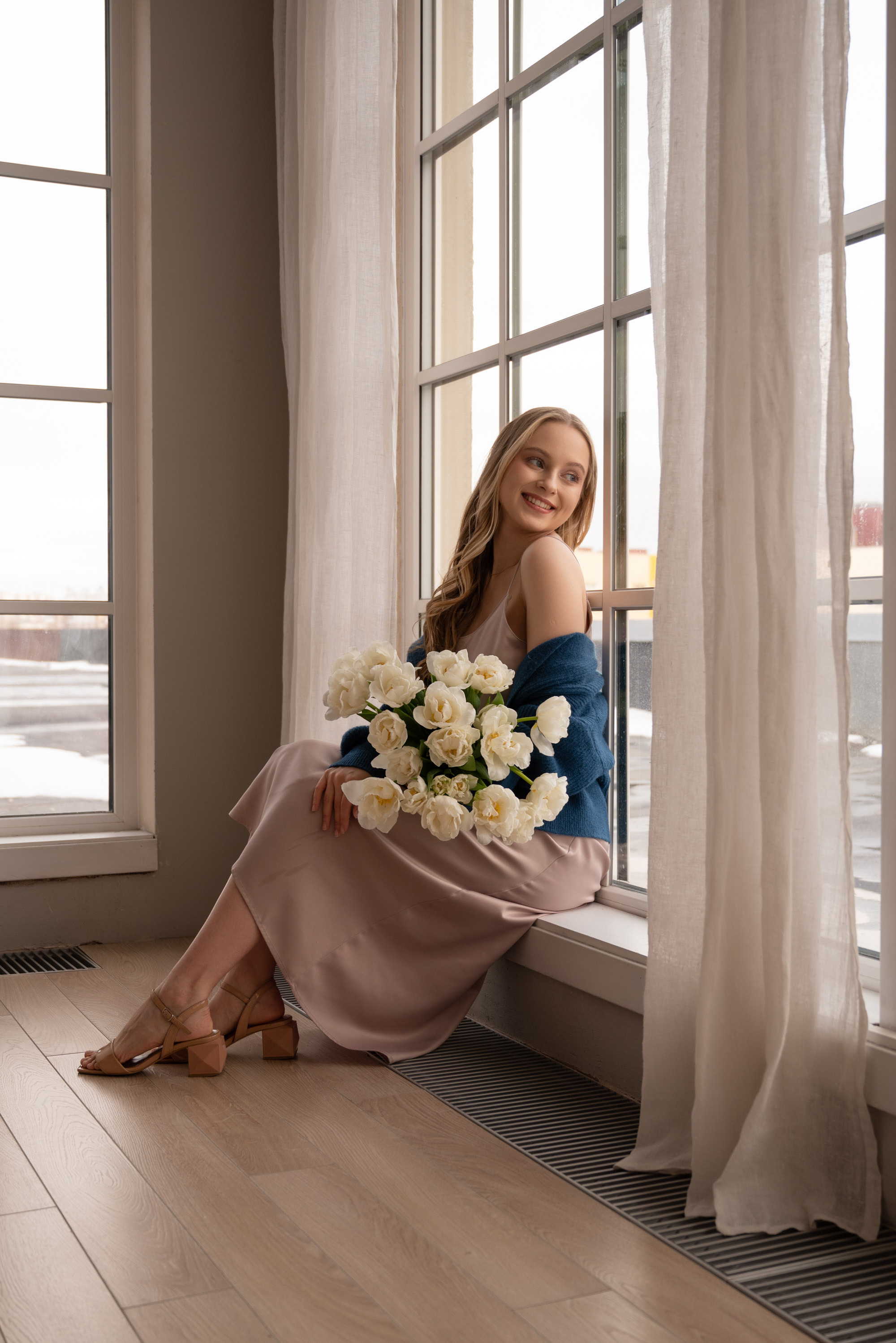 Рената и цветы. Свадебный фотограф в Санкт-Петербурге Владислава Тюльпина