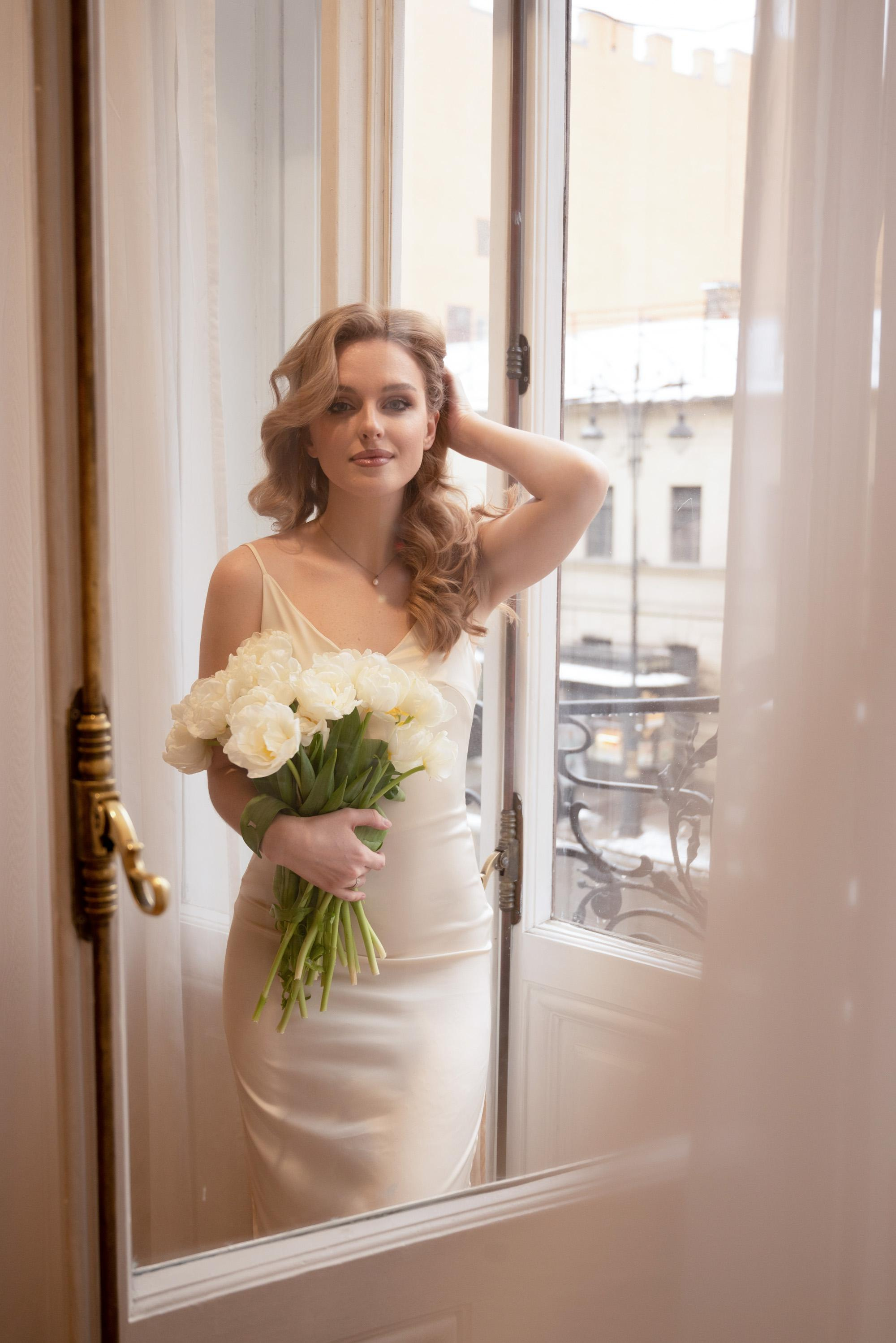 Женский портрет с тюльпанами. Свадебный фотограф в Санкт-Петербурге Владислава Тюльпина