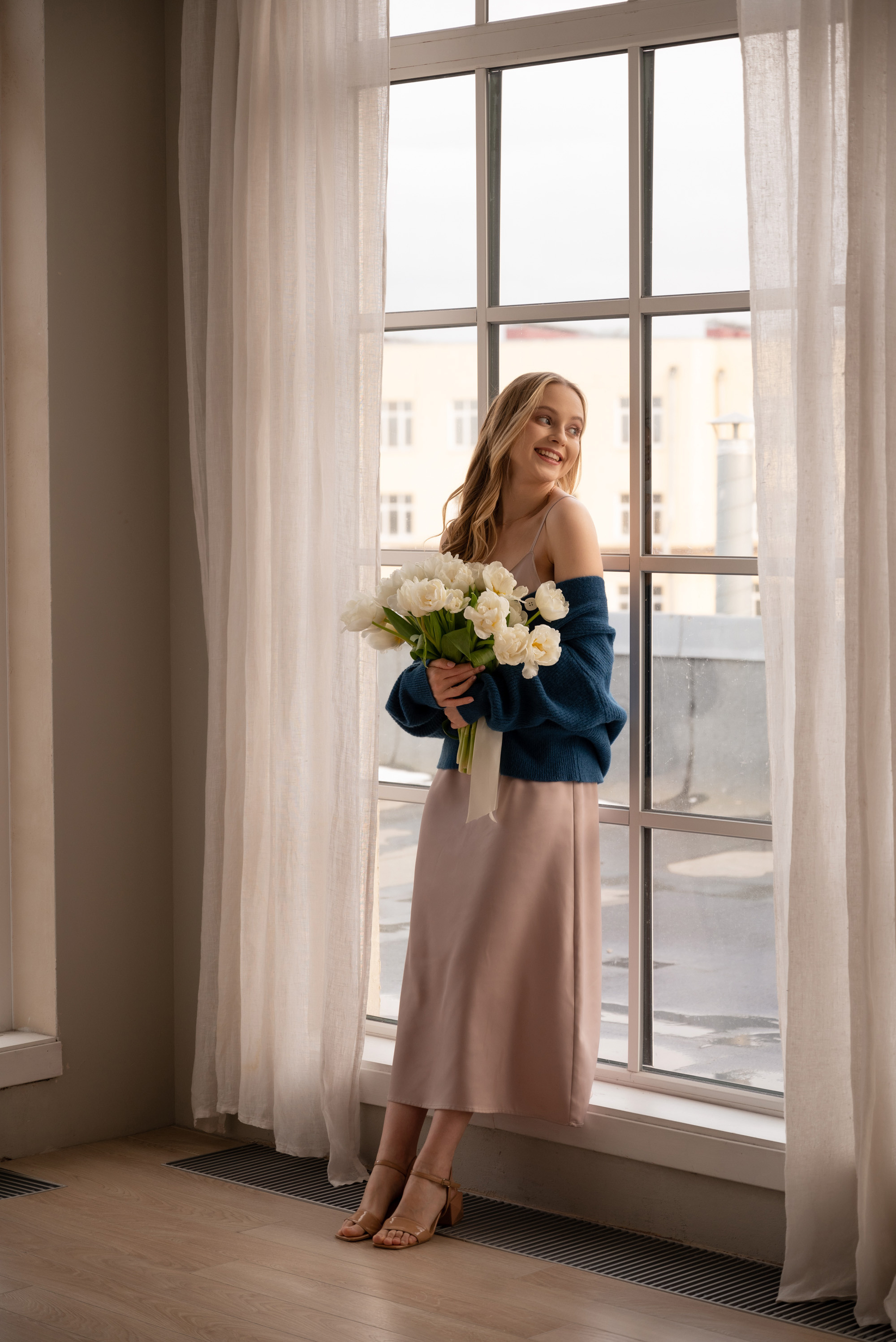 Рената и цветы. Свадебный фотограф в Санкт-Петербурге Владислава Тюльпина