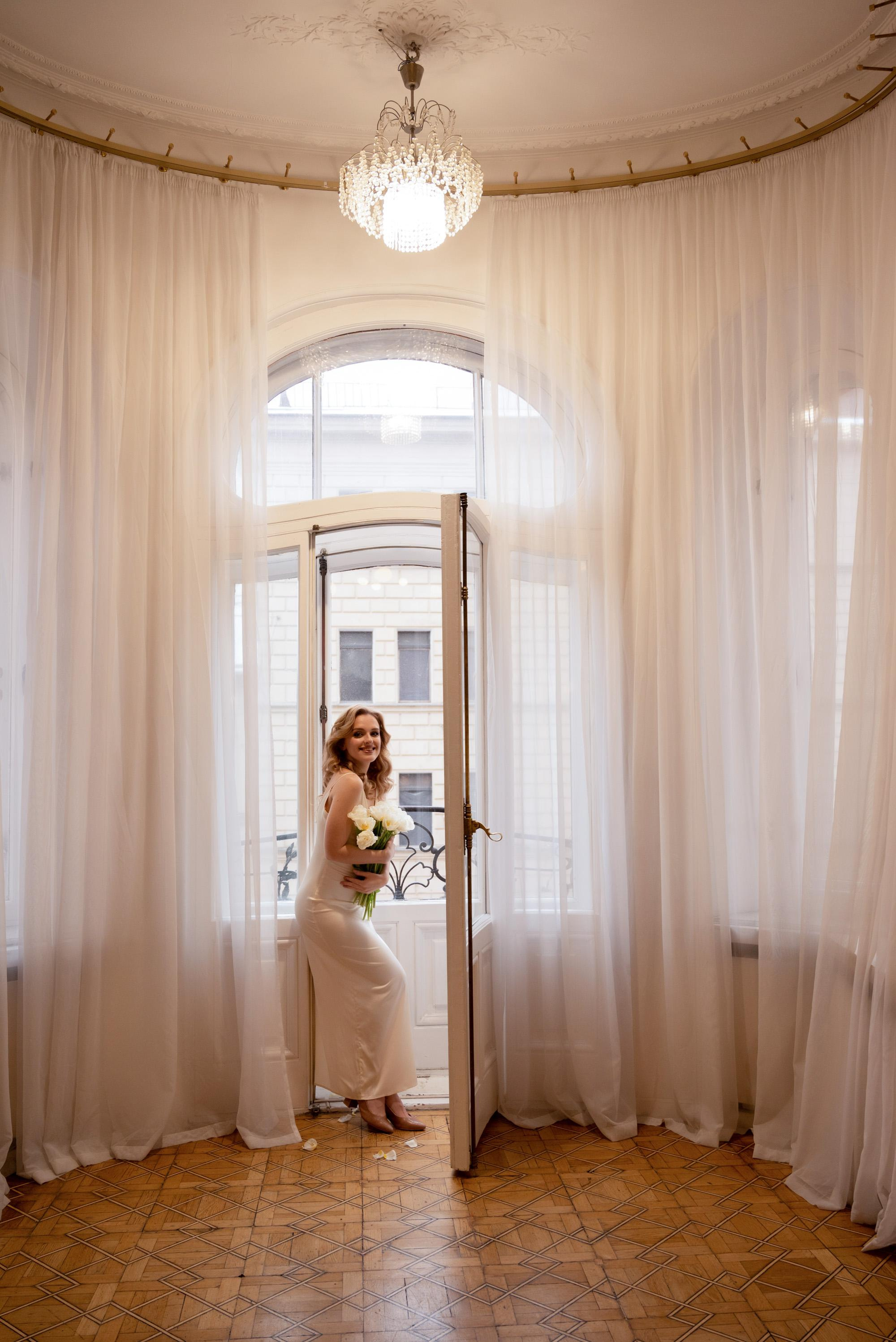 Женский портрет с тюльпанами. Свадебный фотограф в Санкт-Петербурге Владислава Тюльпина