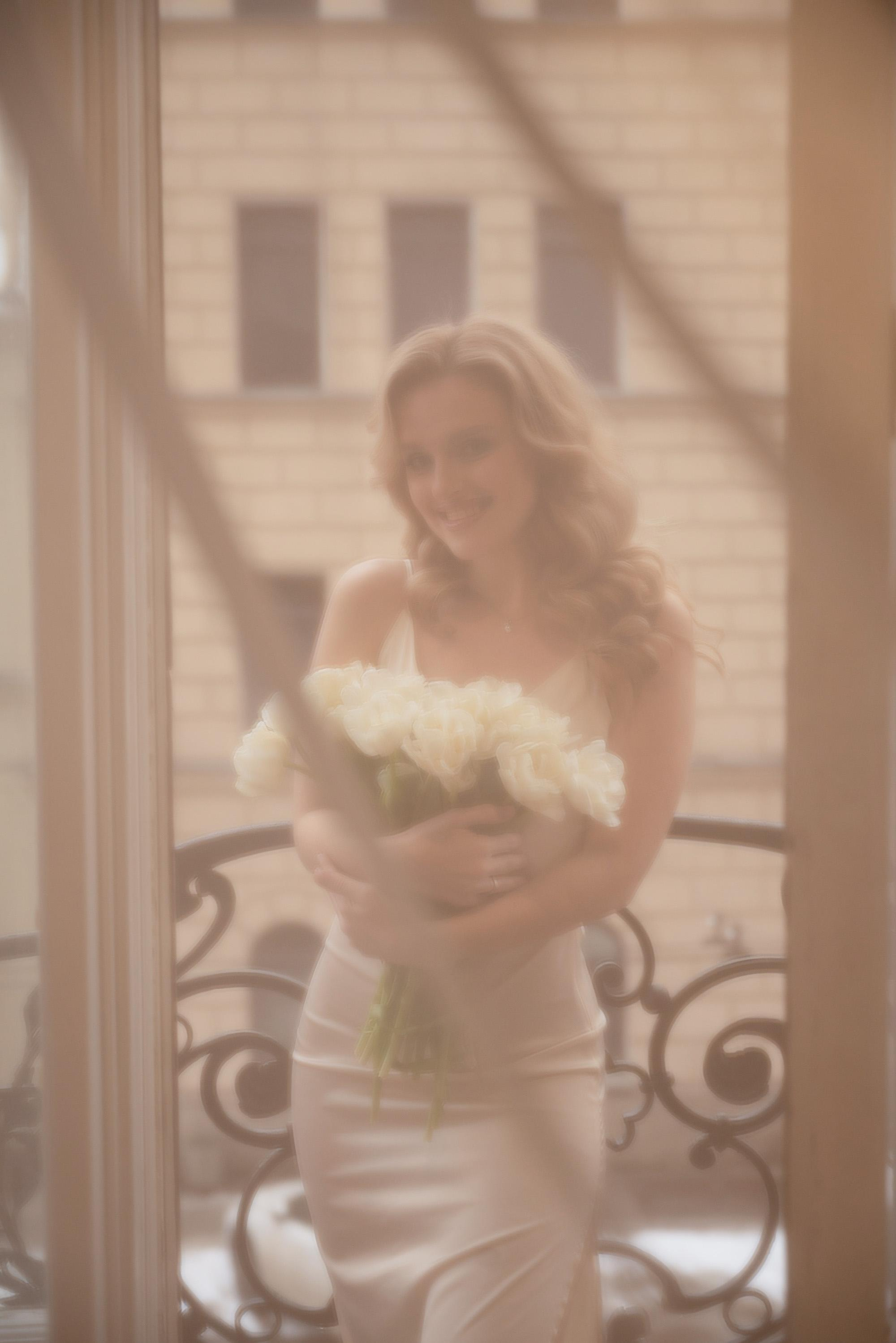 Женский портрет с тюльпанами. Свадебный фотограф в Санкт-Петербурге Владислава Тюльпина