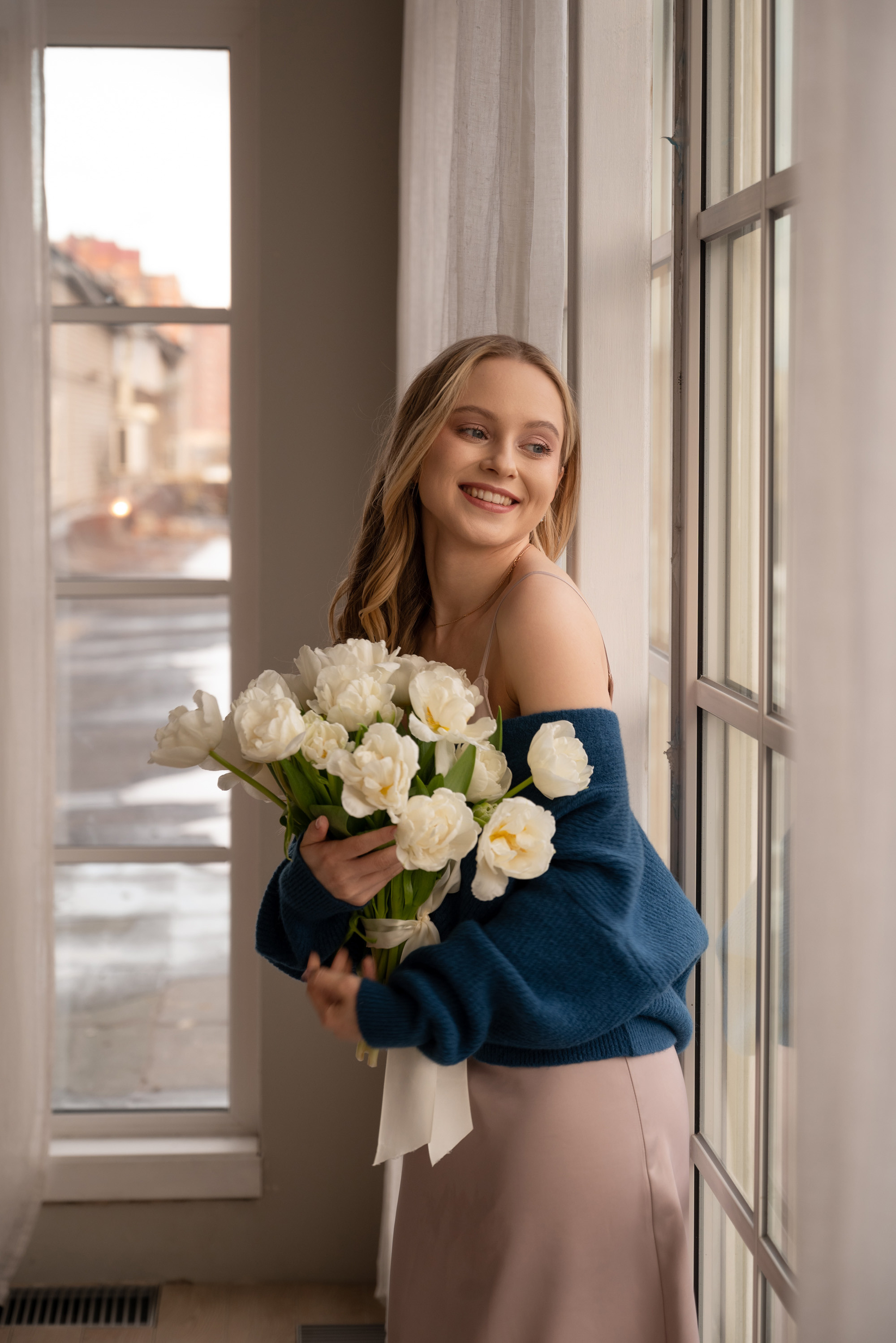 Рената и цветы. Свадебный фотограф в Санкт-Петербурге Владислава Тюльпина