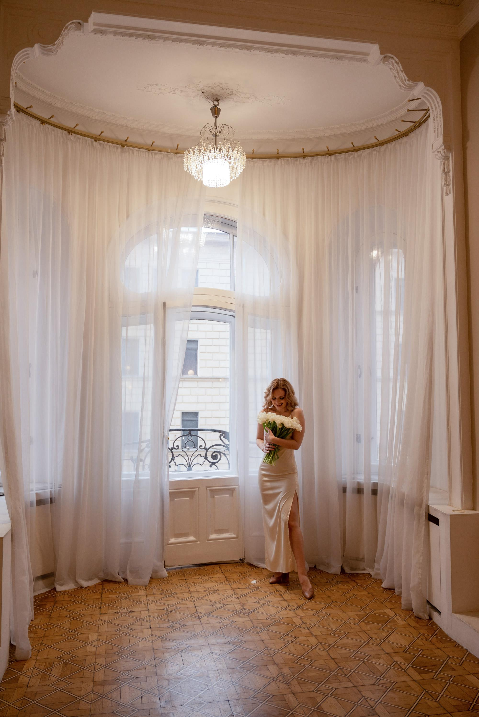 Женский портрет с тюльпанами. Свадебный фотограф в Санкт-Петербурге Владислава Тюльпина