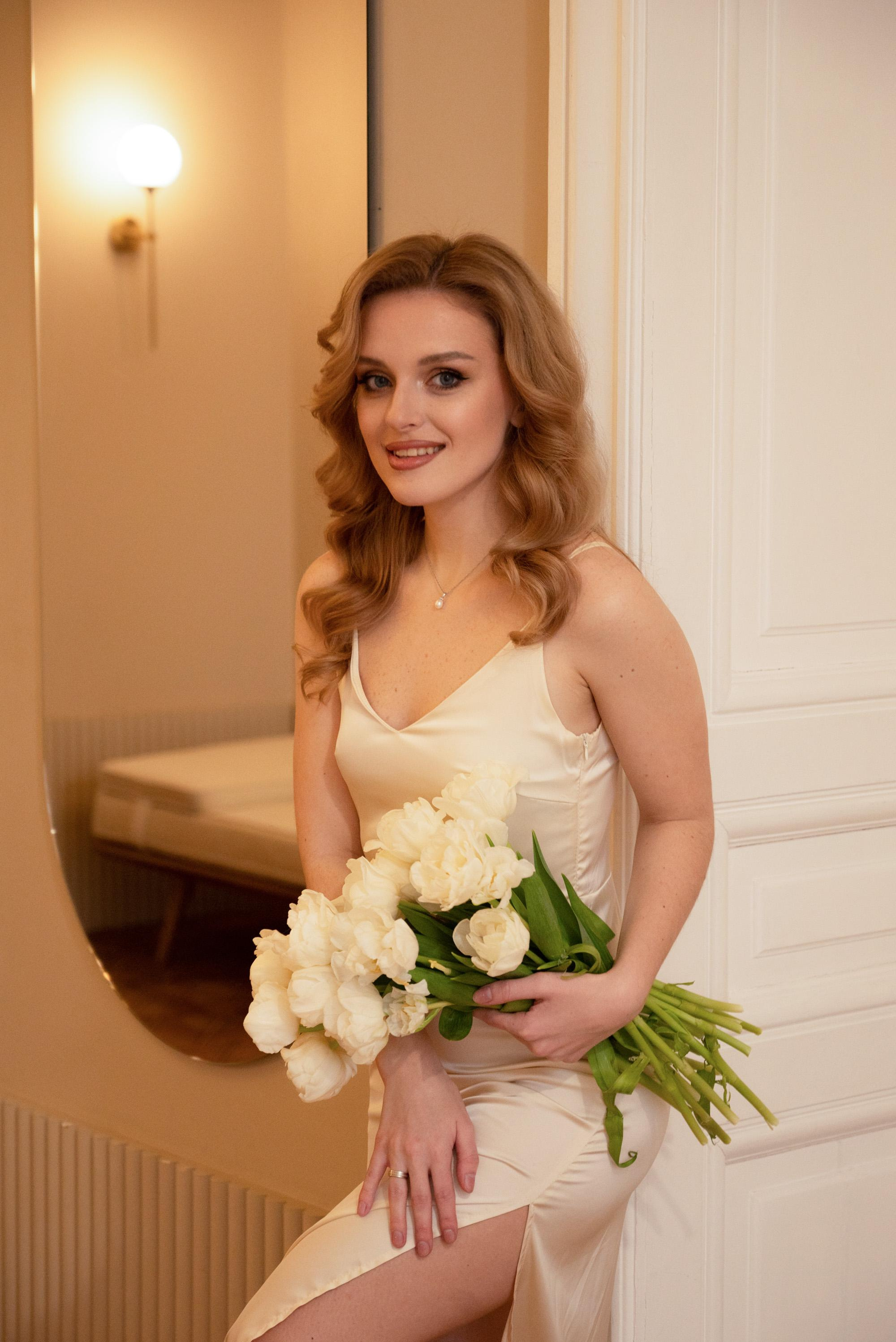 Женский портрет с тюльпанами. Свадебный фотограф в Санкт-Петербурге Владислава Тюльпина