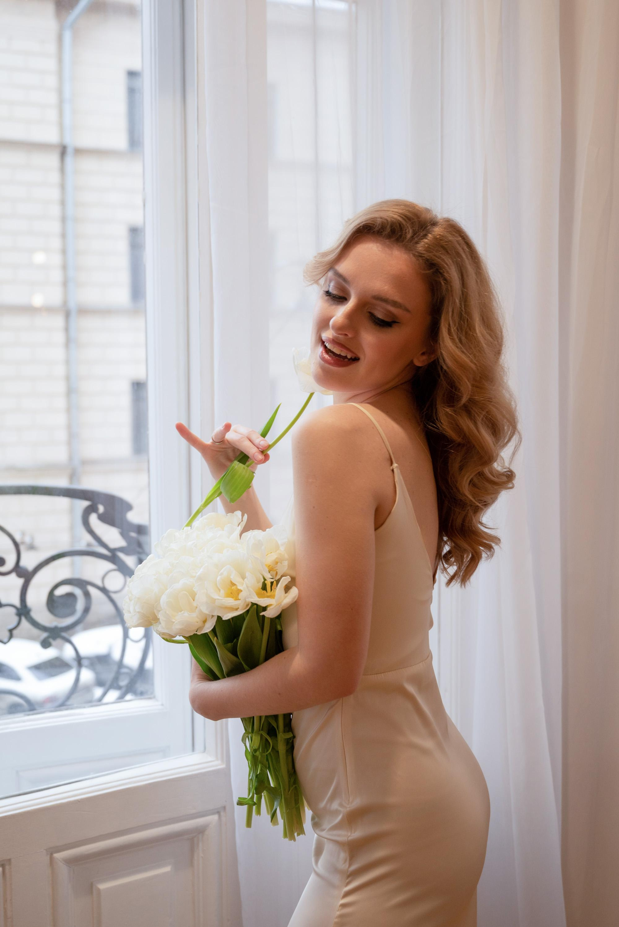 Женский портрет с тюльпанами. Свадебный фотограф в Санкт-Петербурге Владислава Тюльпина