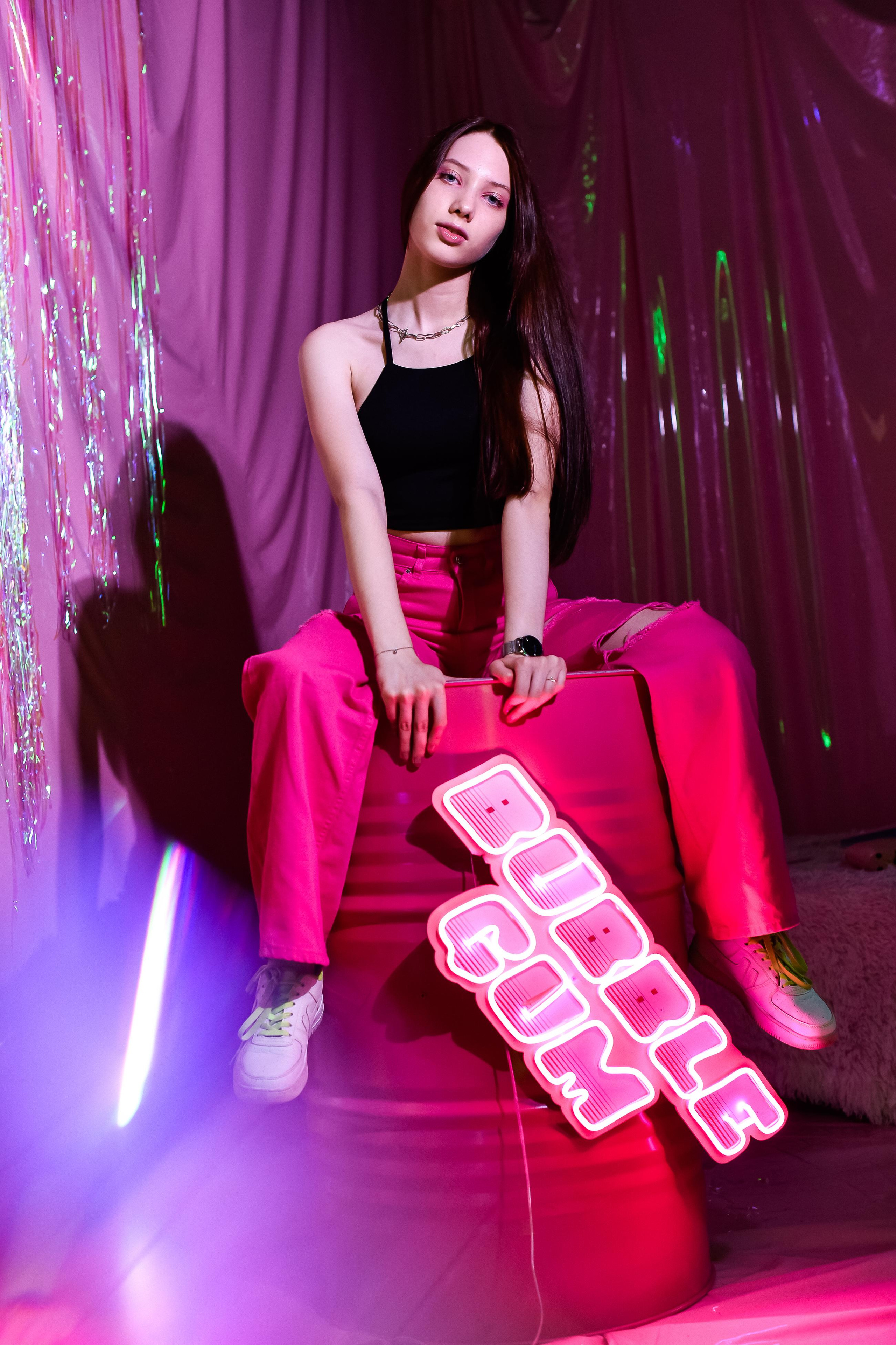 Настенька Неон