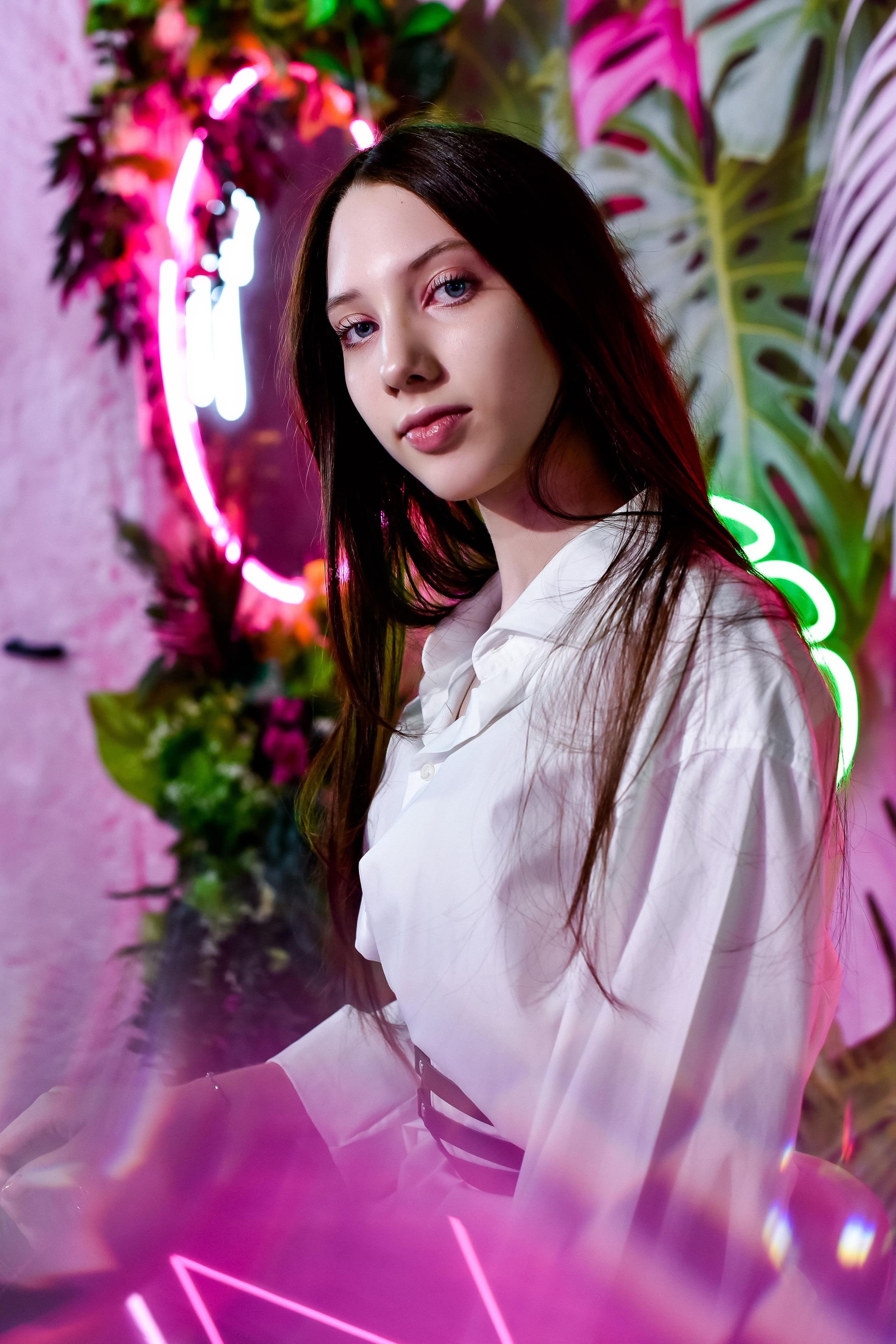 Настенька Неон