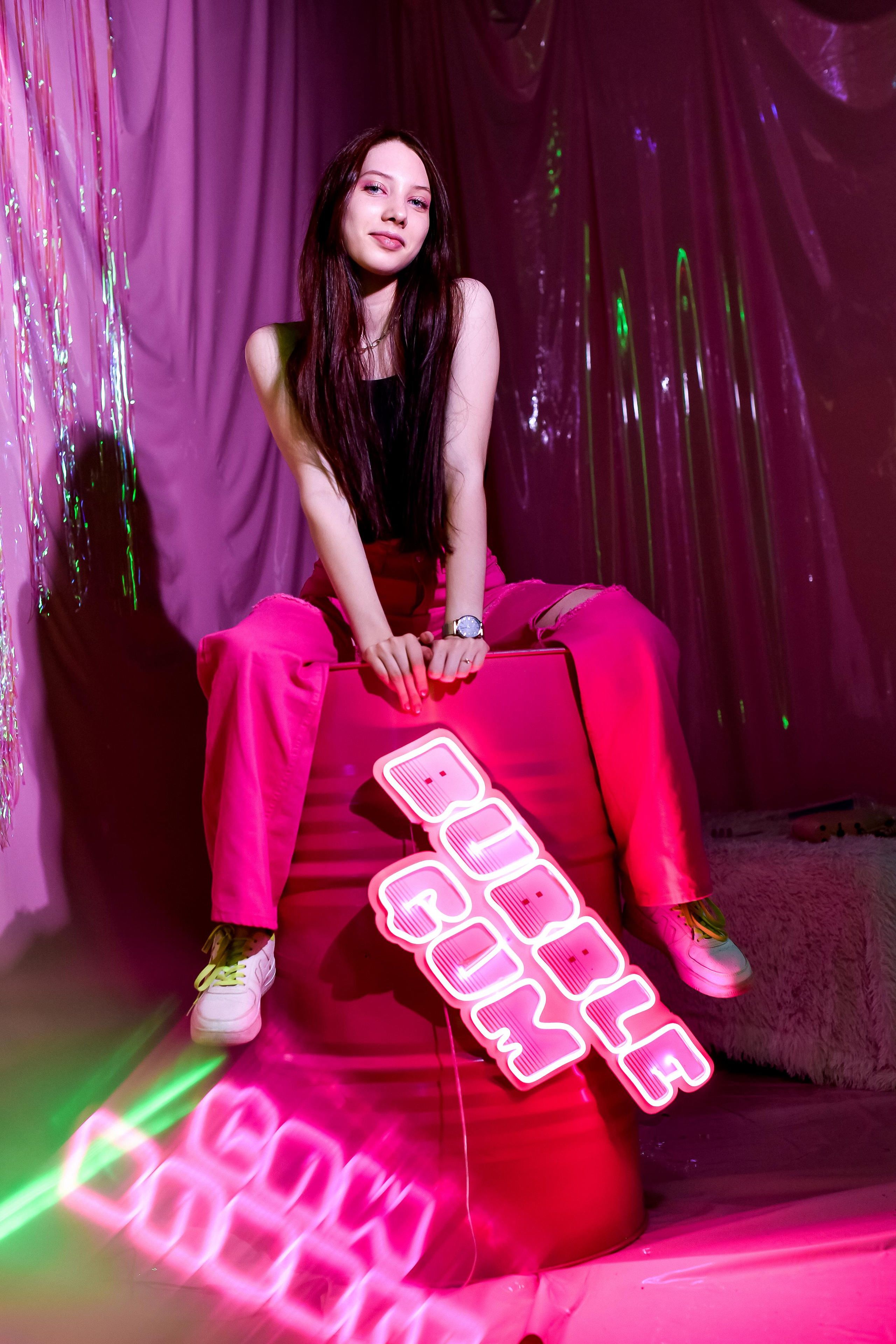 Настенька Неон